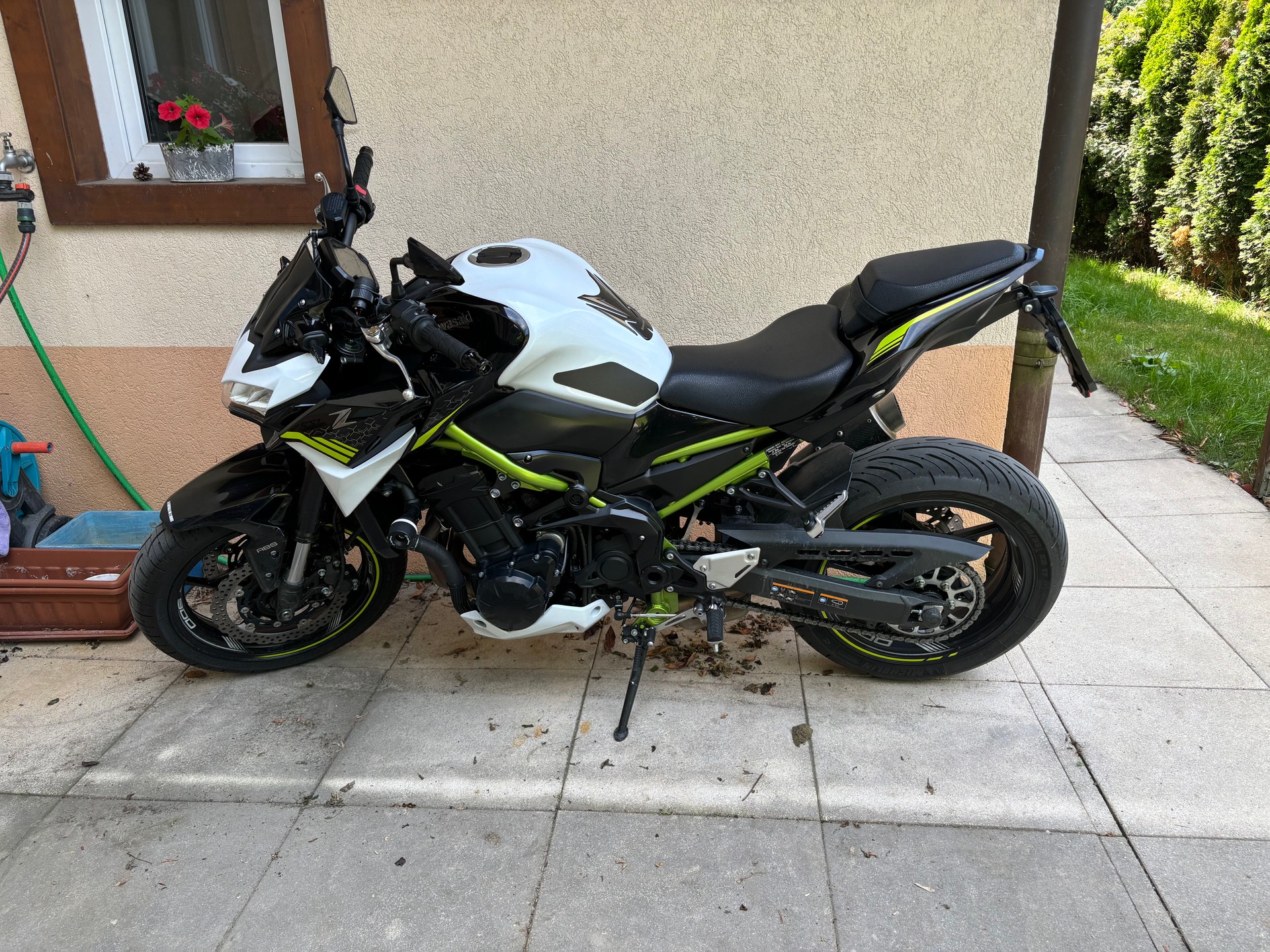 KAWASAKI Z 900-image-1