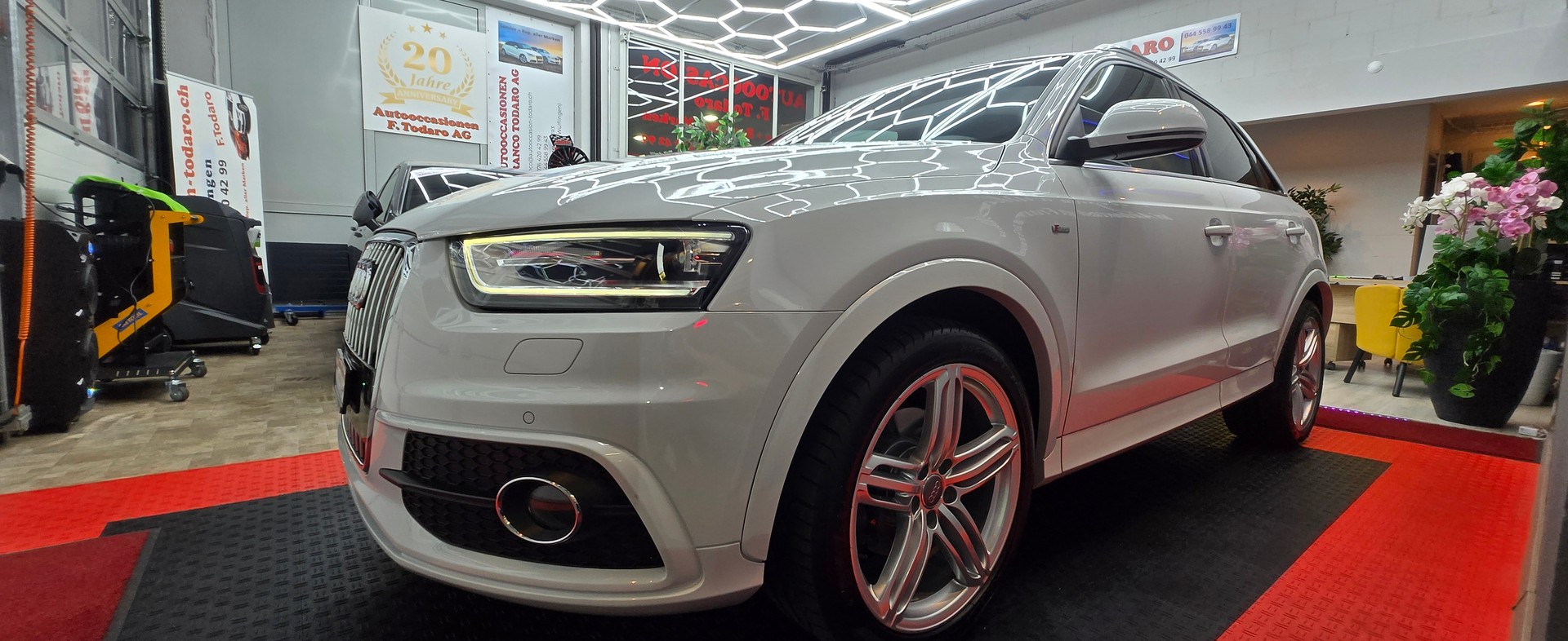 AUDI Q3 2.0 TFSI quattro S-tronic-image-27