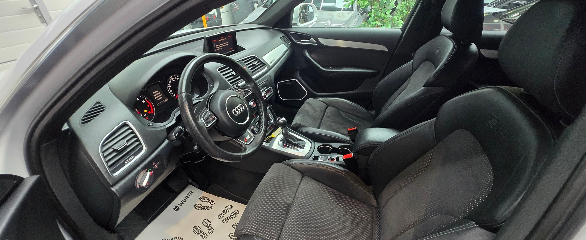 AUDI Q3 2.0 TFSI quattro S-tronic-image-21