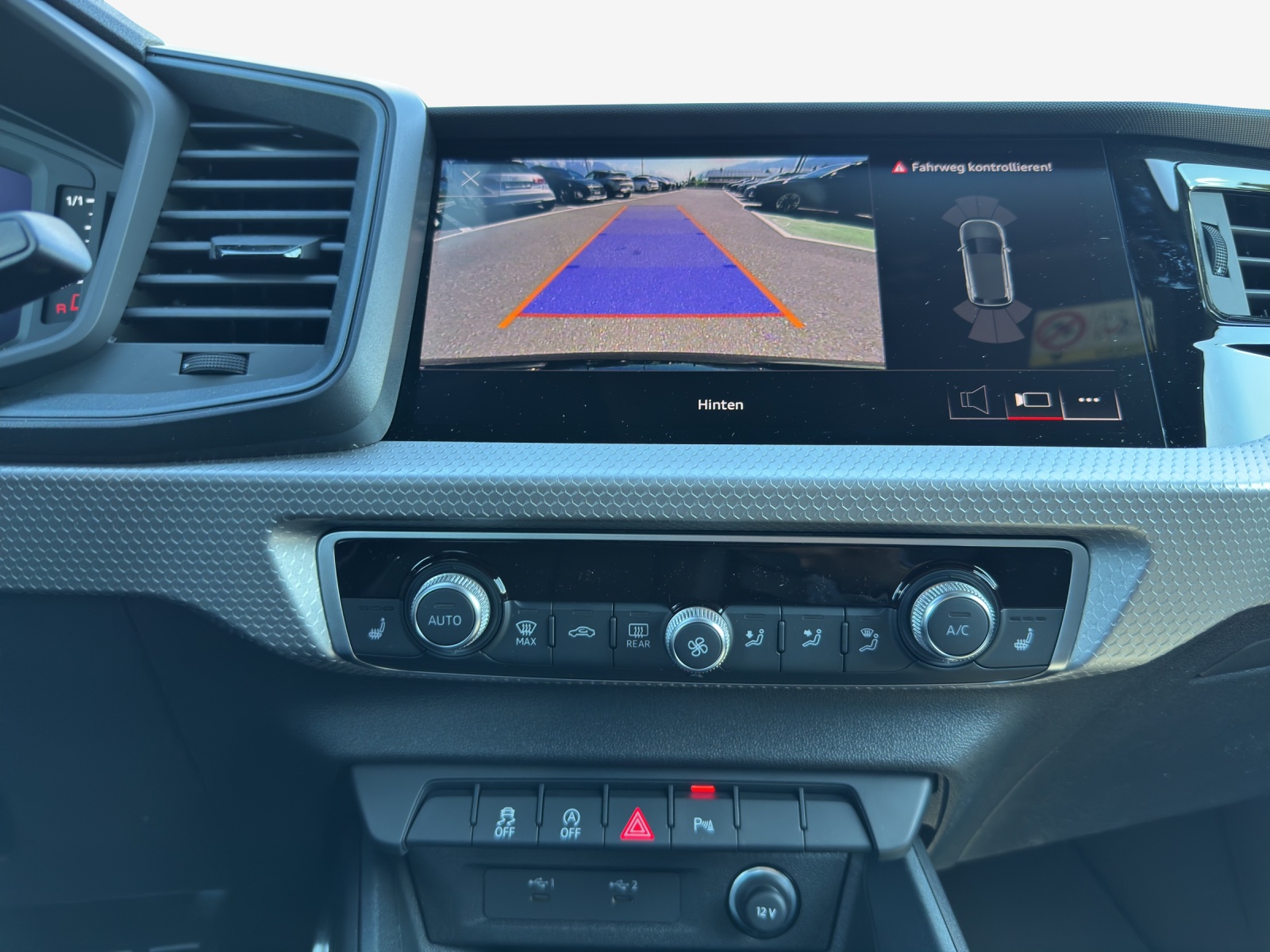 AUDI A1 Sportback 30 TFSI Attraction S-tronic-image-10