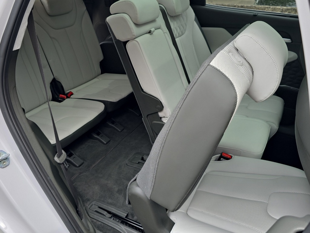 HYUNDAI Santa Fe 1.6 T-GDi PHEV Vertex-image-17
