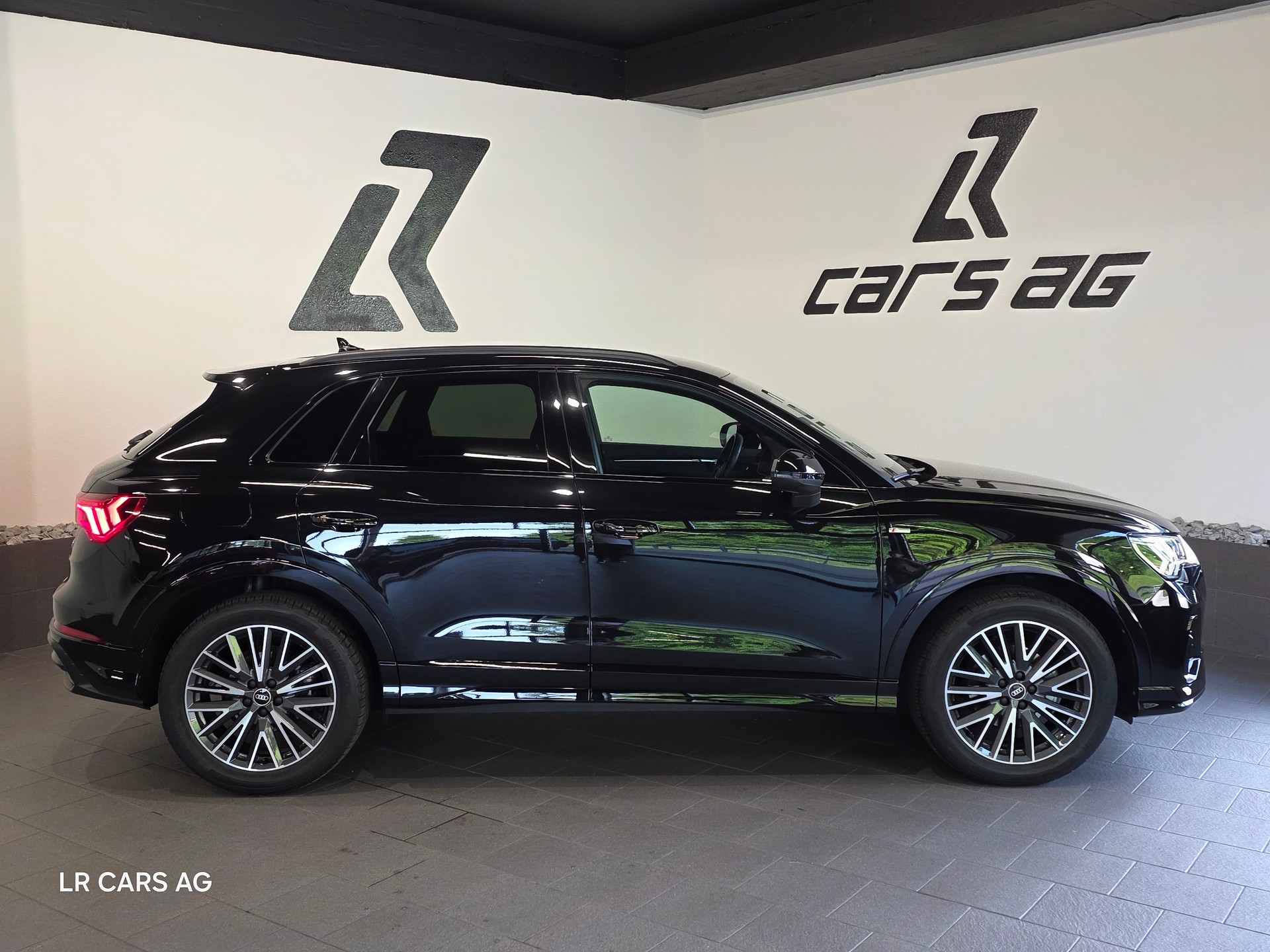 AUDI Q3 35 TFSI S line Attraction S-tronic-image-2