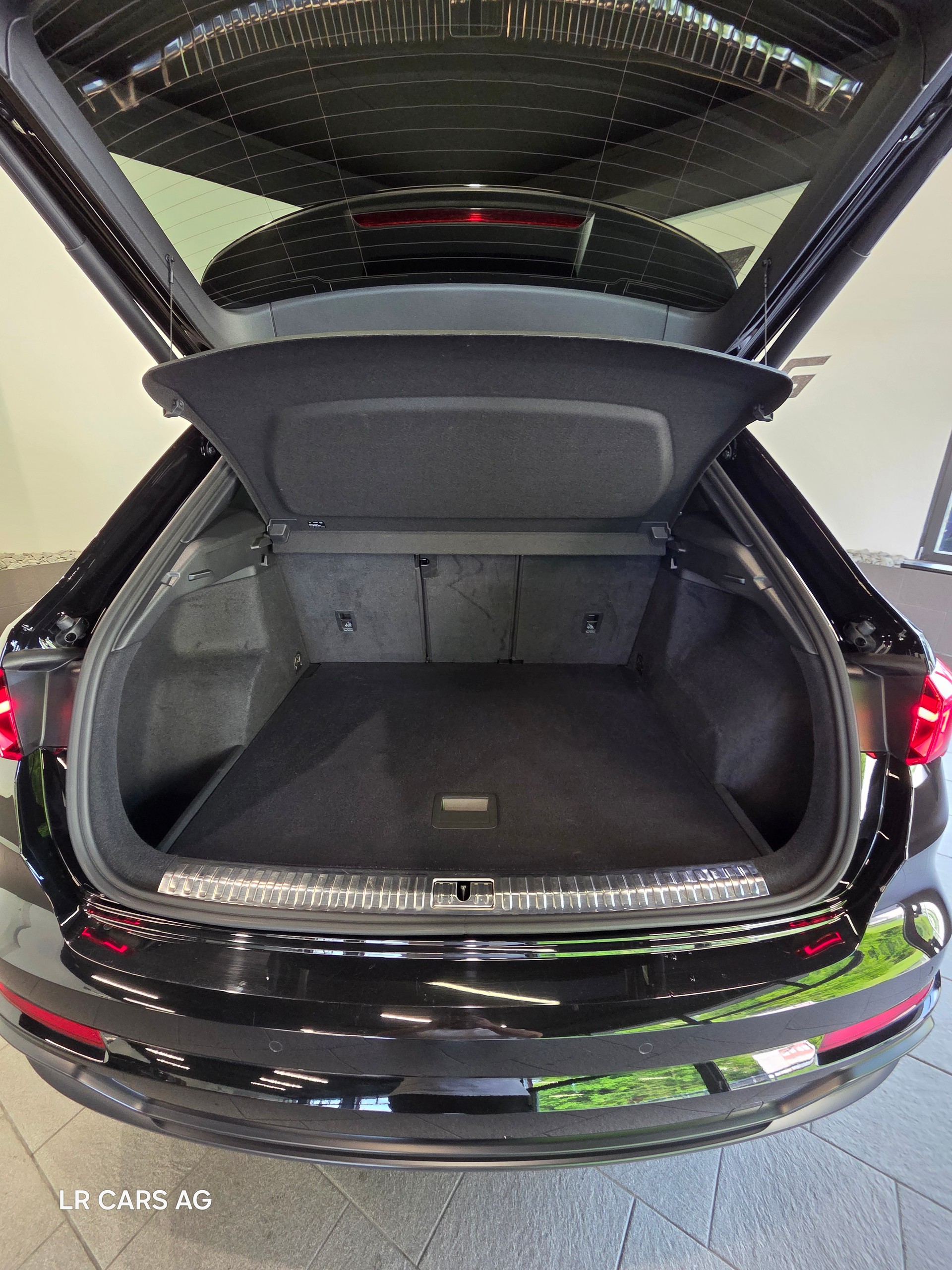 AUDI Q3 35 TFSI S line Attraction S-tronic-image-9
