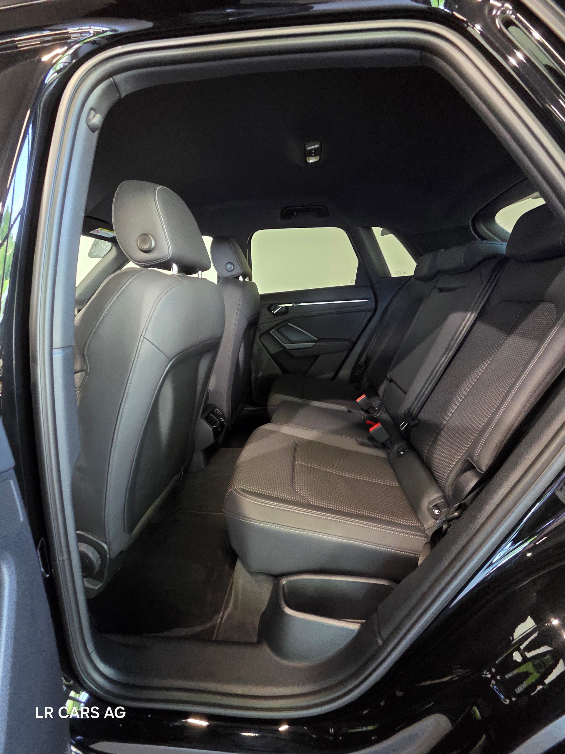AUDI Q3 35 TFSI S line Attraction S-tronic-image-8