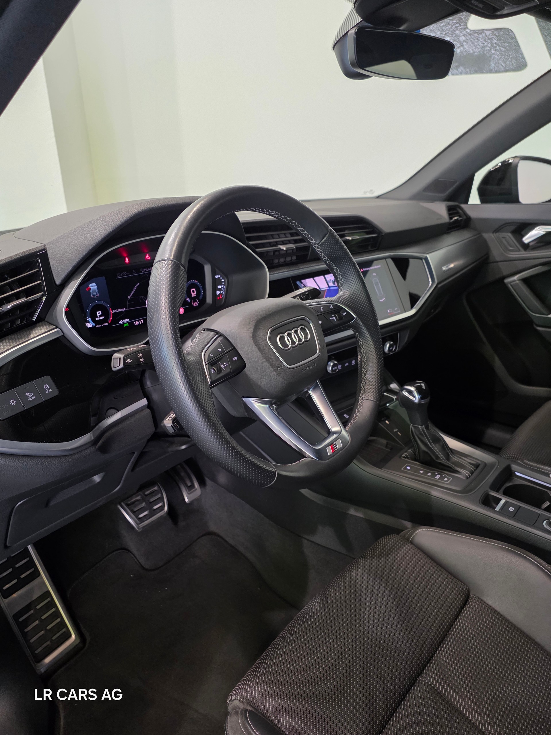AUDI Q3 35 TFSI S line Attraction S-tronic-image-5