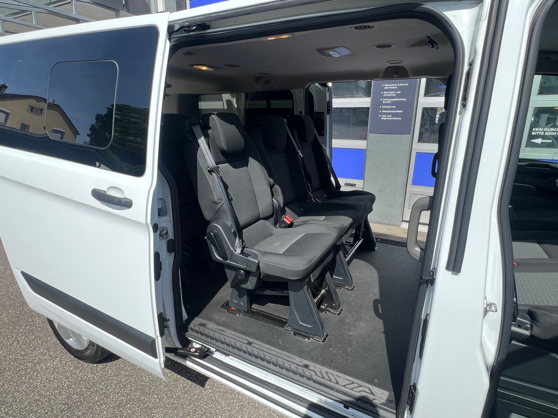 FORD Transit C Kombi 320 L2 2.0 TDCi 130 Trend * 9 Plätze * AHK *-image-11