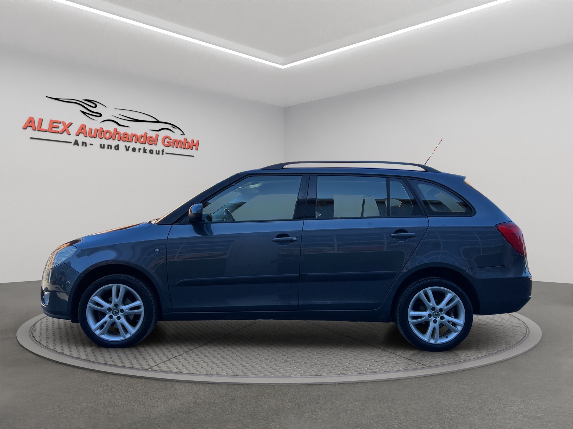 SKODA Fabia 1.6 Elegance Tiptronic-image-2