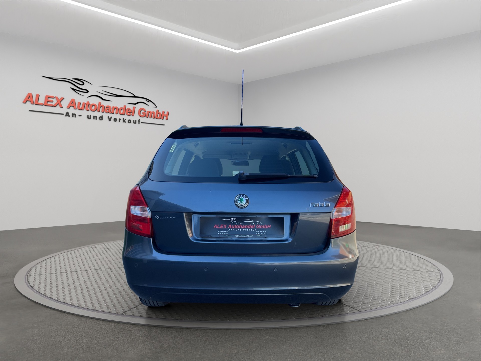 SKODA Fabia 1.6 Elegance Tiptronic-image-4