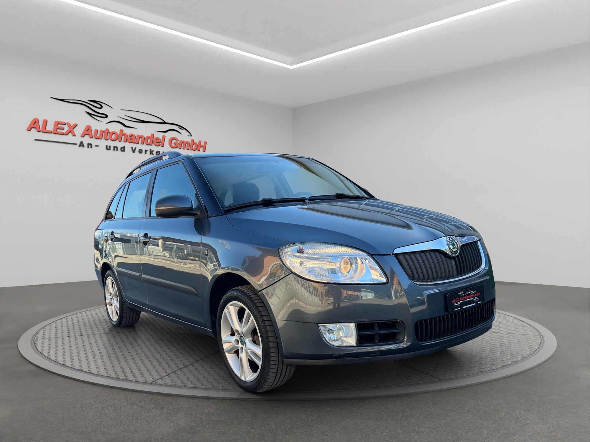 SKODA Fabia 1.6 Elegance Tiptronic-image-7