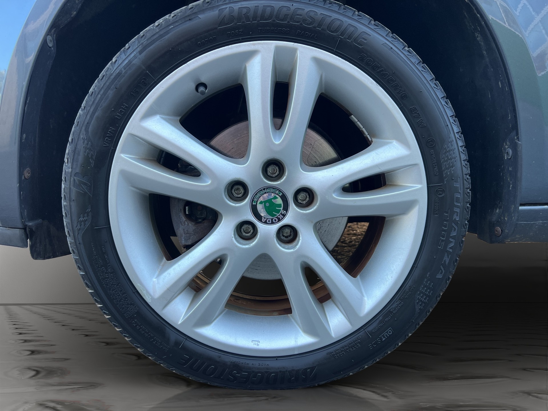 SKODA Fabia 1.6 Elegance Tiptronic-image-14