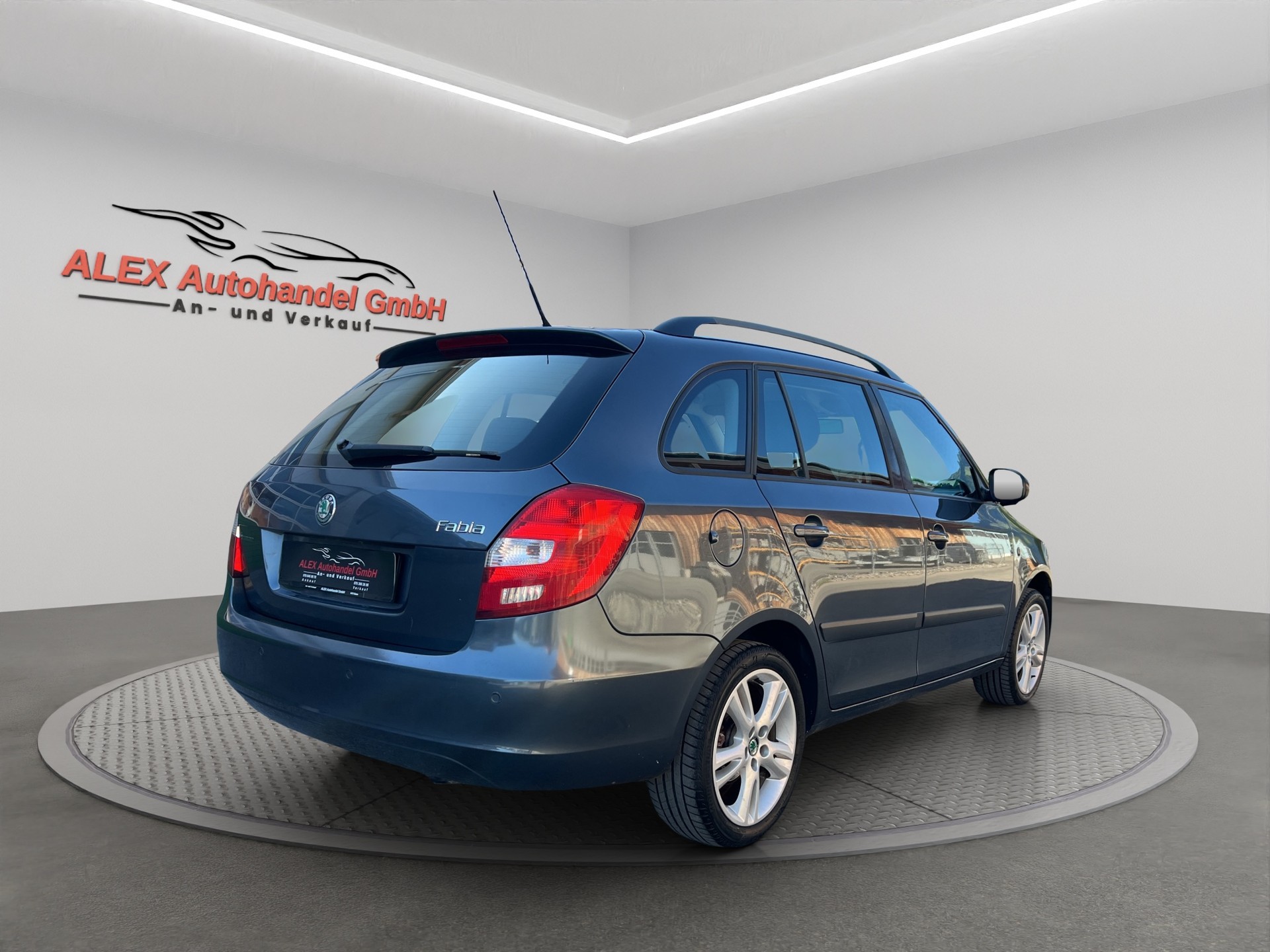 SKODA Fabia 1.6 Elegance Tiptronic-image-5