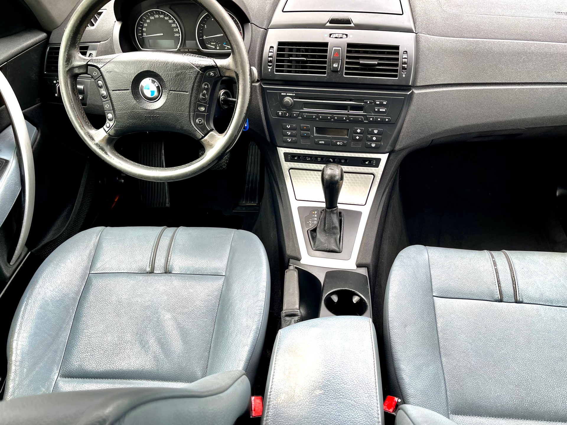 BMW X3 3.0d-showroom-element-1
