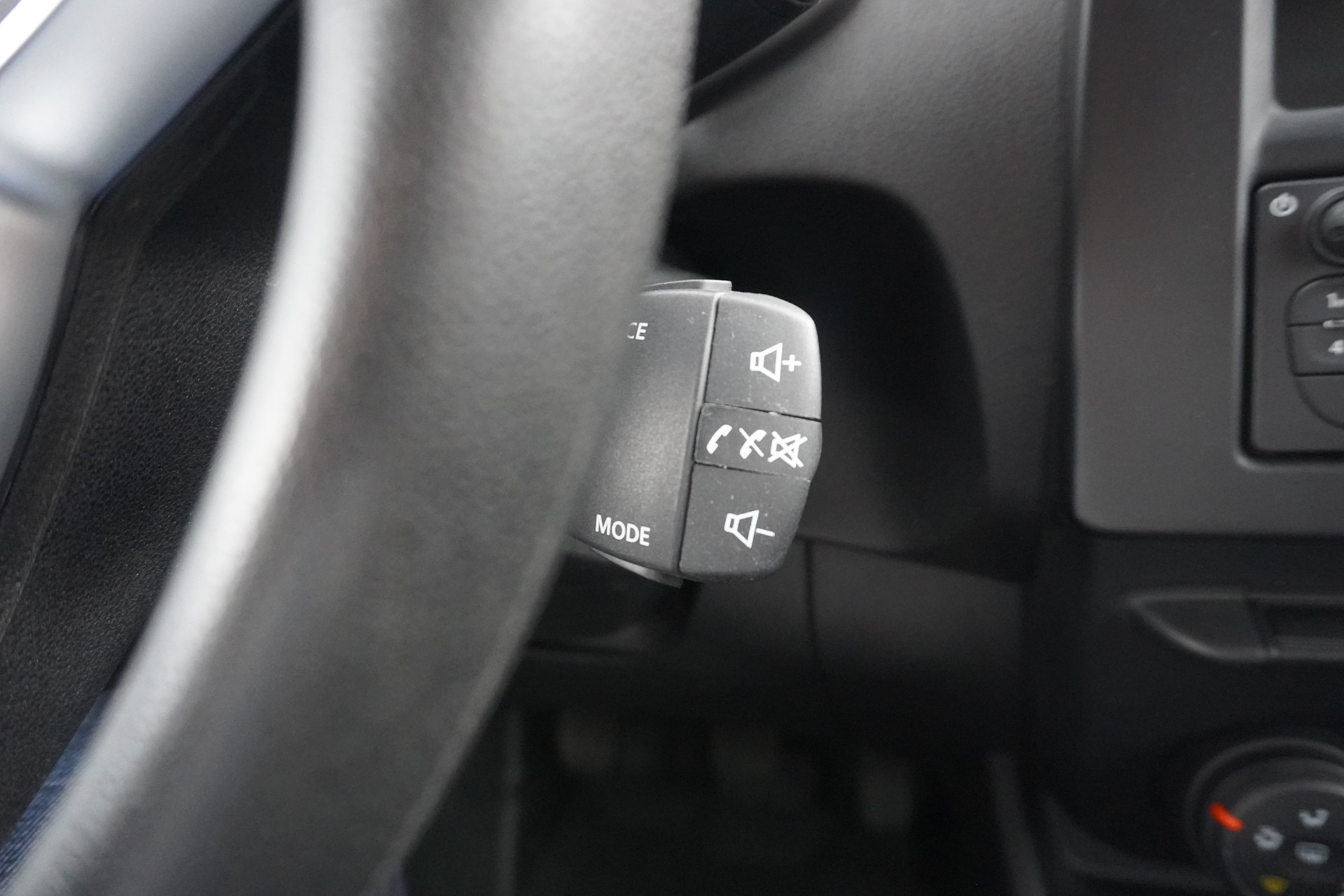 RENAULT Express 1.3TCe 100 PF Extra-image-17