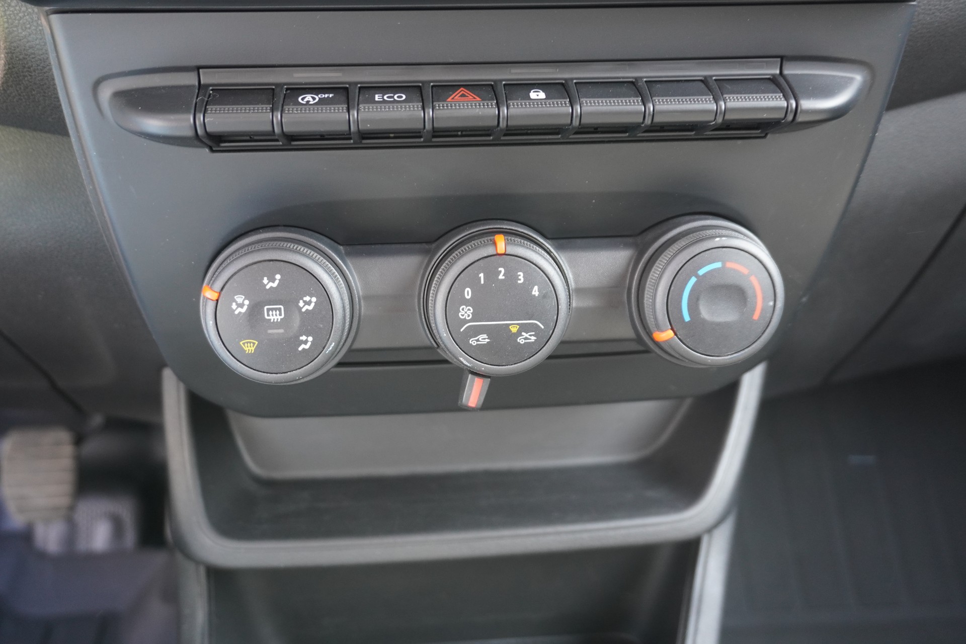 RENAULT Express 1.3TCe 100 PF Extra-image-14