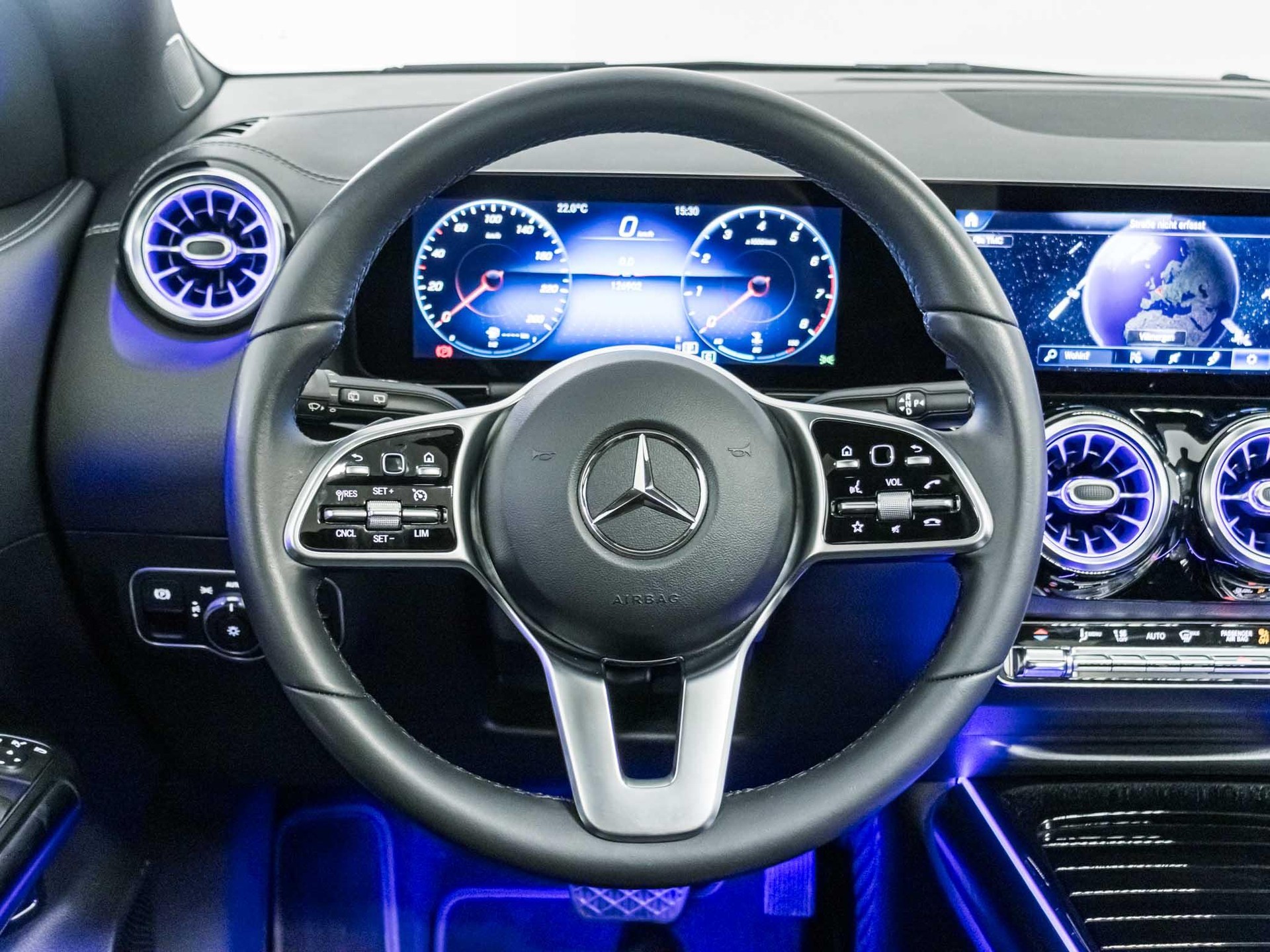 MERCEDES-BENZ GLA 250 4MATIC-image-10
