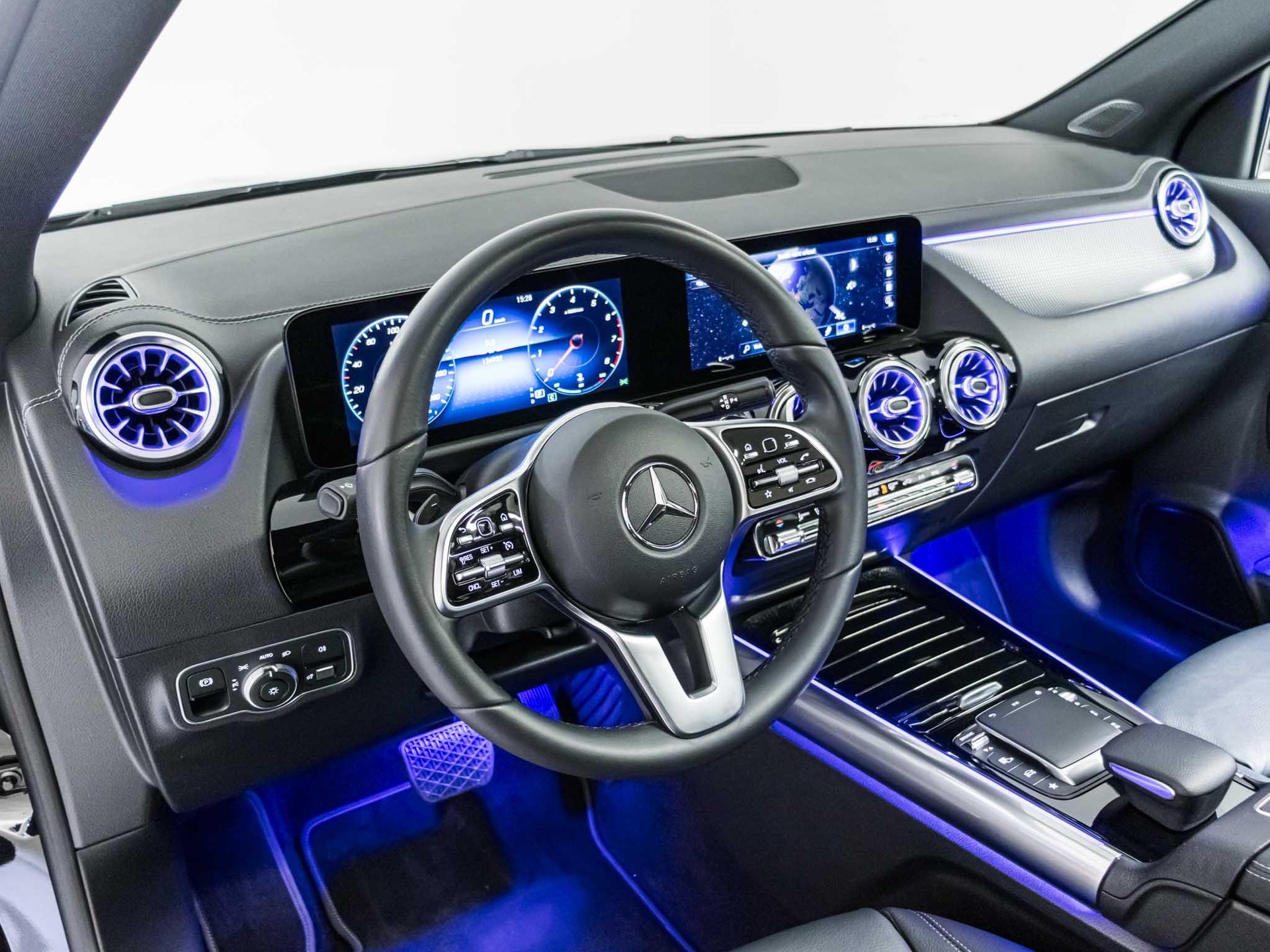 MERCEDES-BENZ GLA 250 4MATIC-image-9