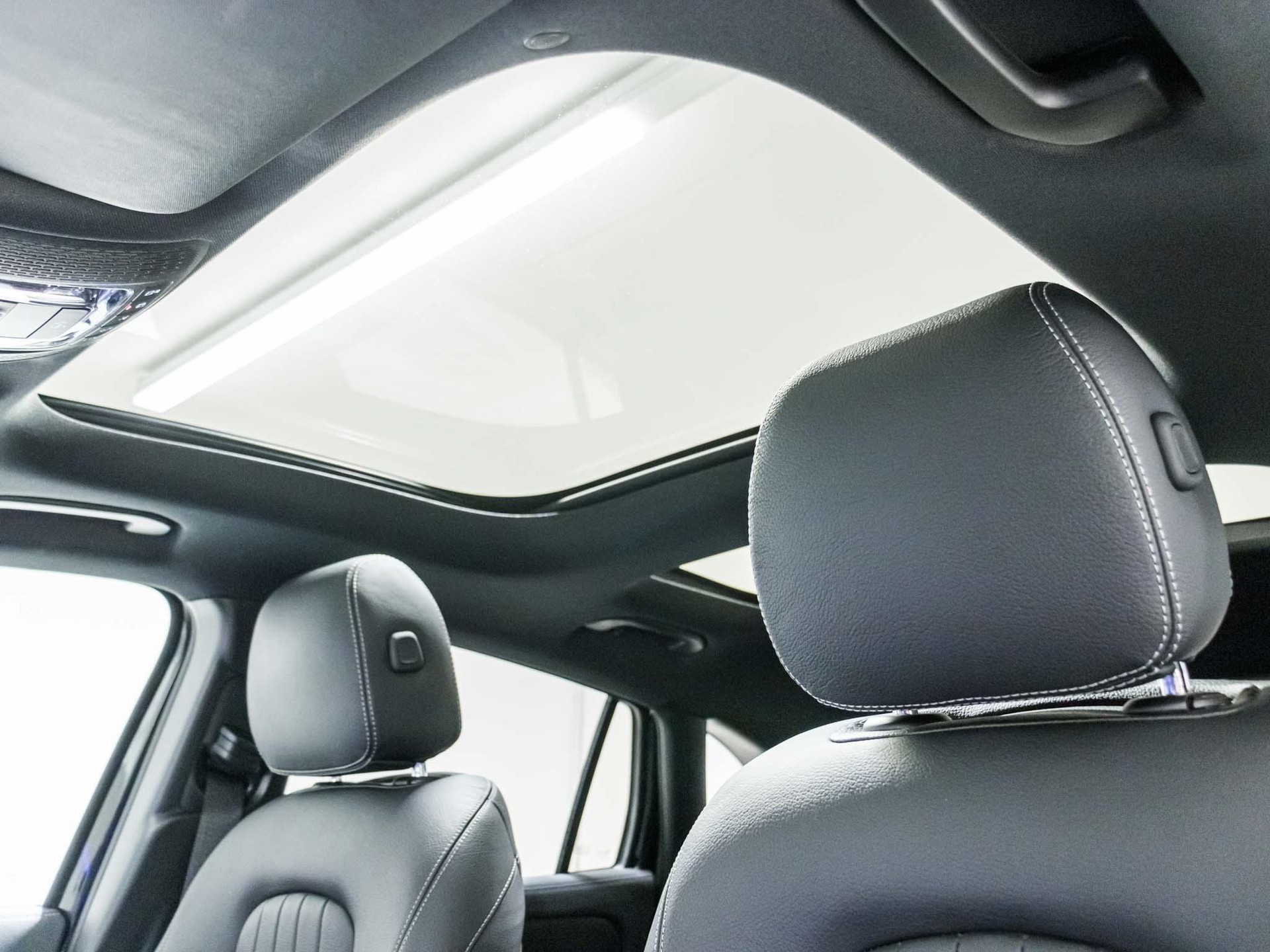 MERCEDES-BENZ GLA 250 4MATIC-image-8