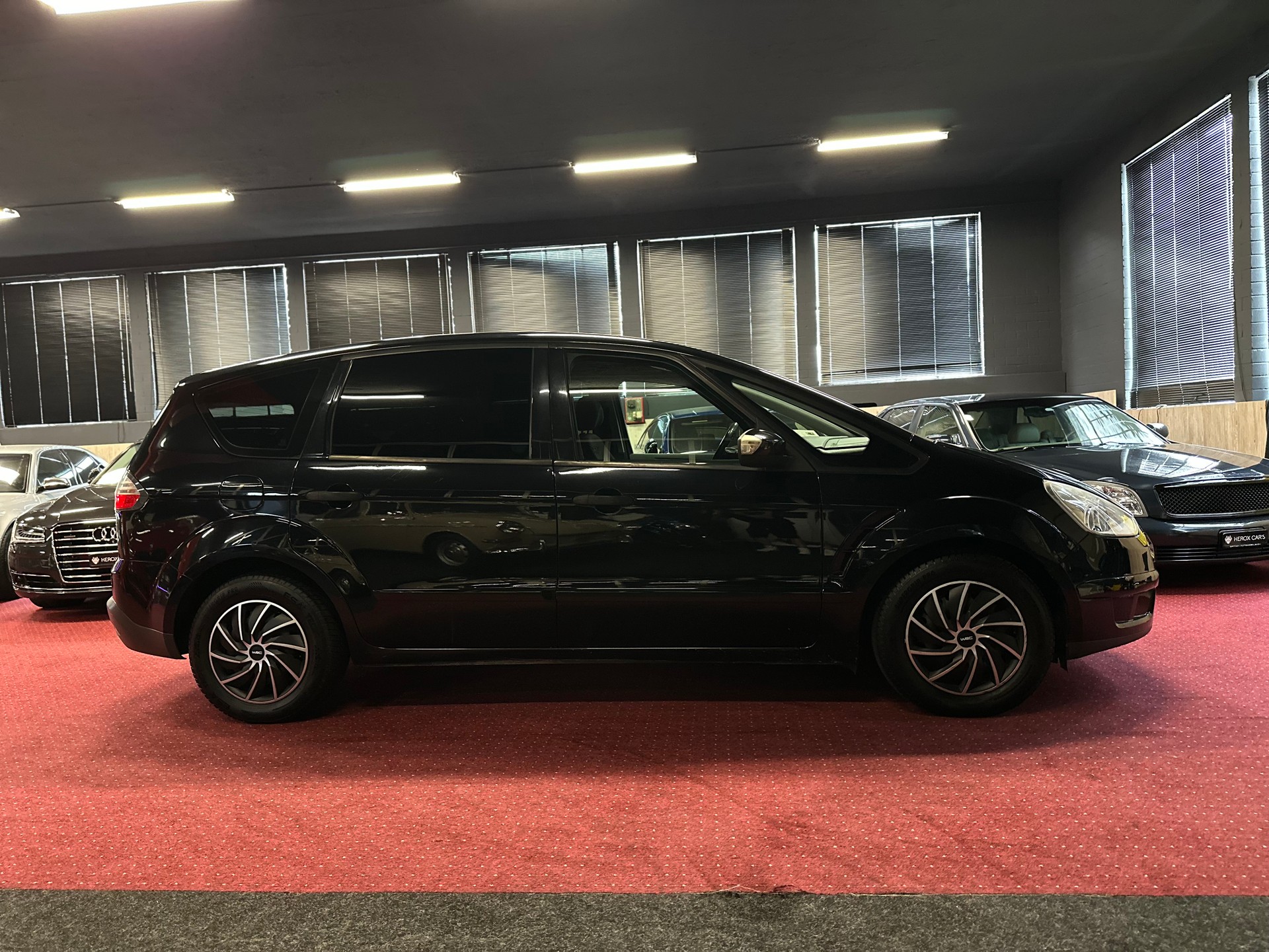 FORD S-Max 2.0i DuraTec Trend / ** 7 Sitze - Ab MFK & Frisch ab Service **-showroom-element-2