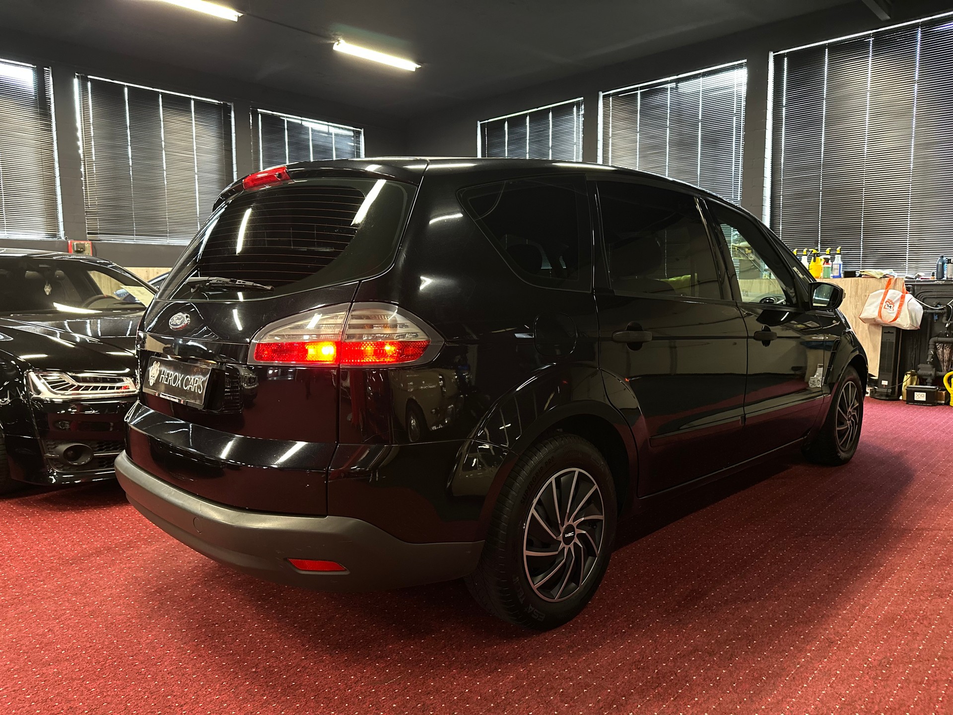 FORD S-Max 2.0i DuraTec Trend / ** 7 Sitze - Ab MFK & Frisch ab Service **-showroom-element-3