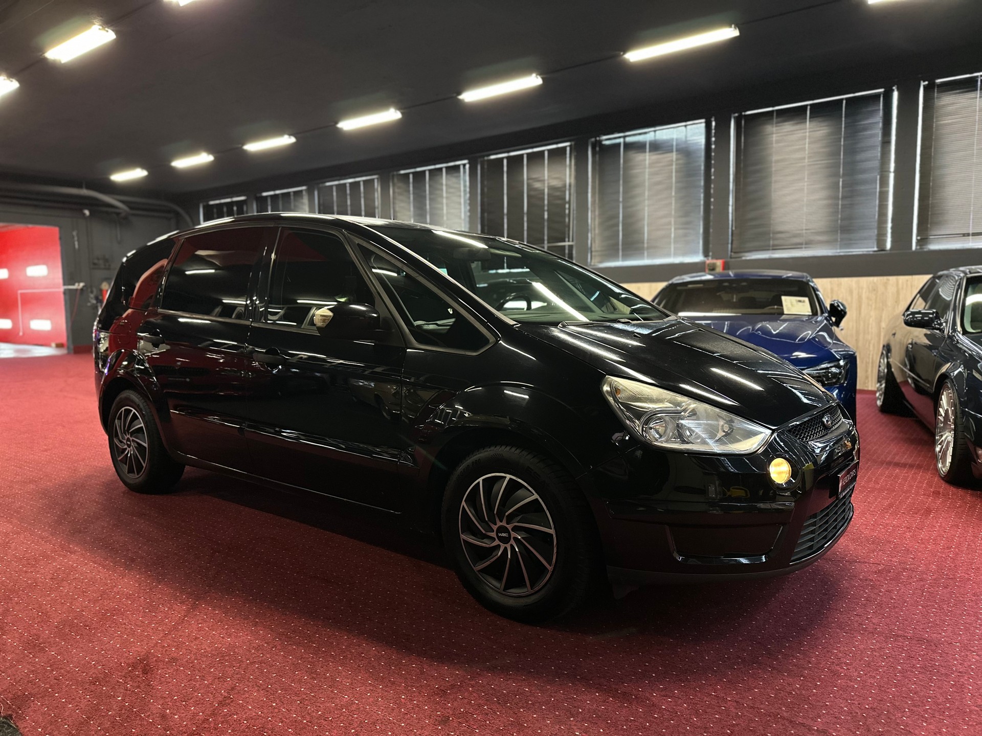 FORD S-Max 2.0i DuraTec Trend / ** 7 Sitze - Ab MFK & Frisch ab Service **-showroom-element-1