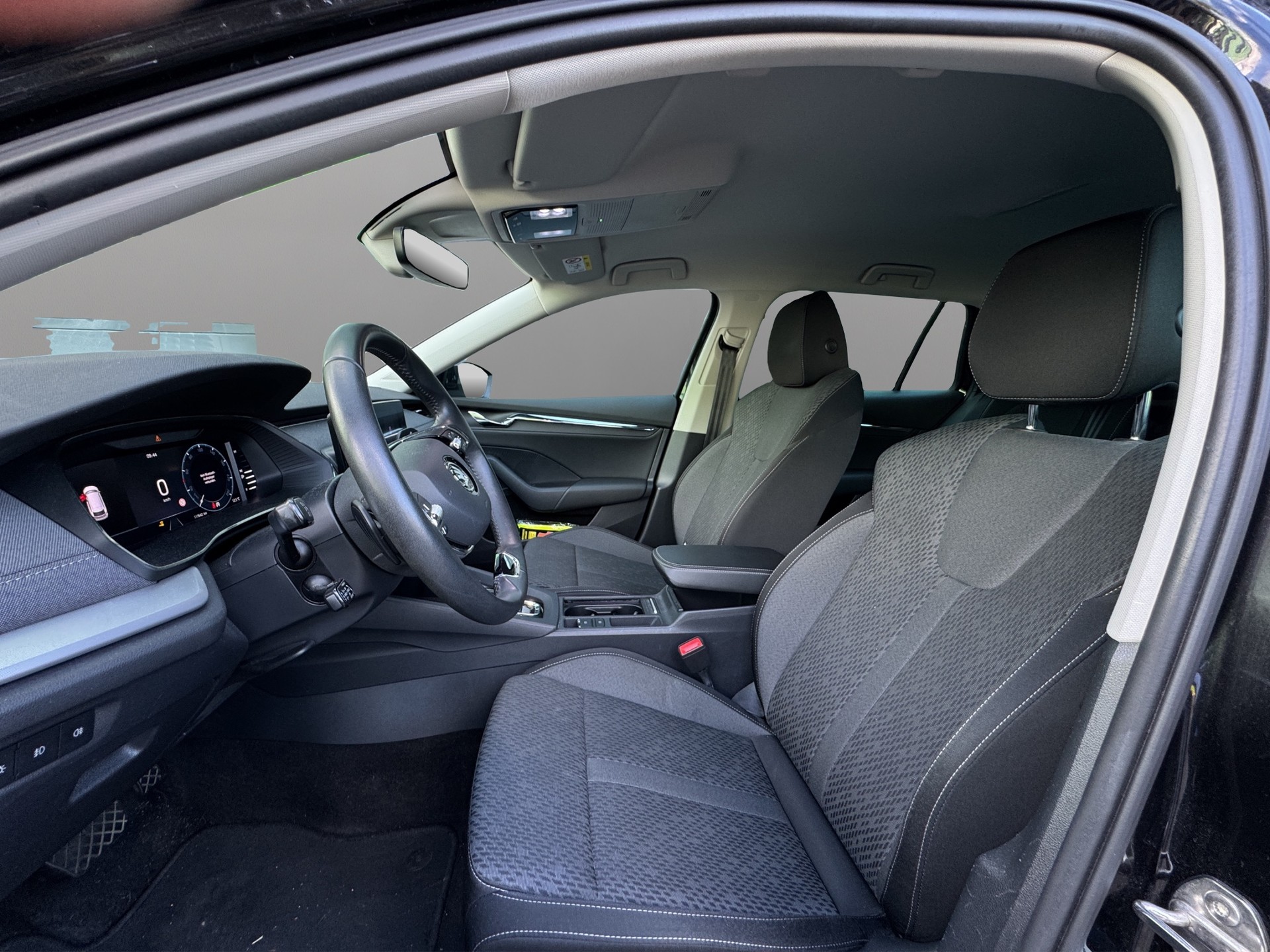 SKODA Octavia Combi 2.0 TDI DSG Style 4x4-image-8