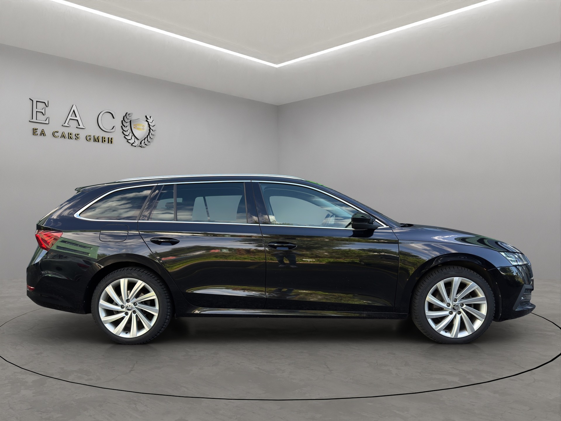 SKODA Octavia Combi 2.0 TDI DSG Style 4x4-image-5