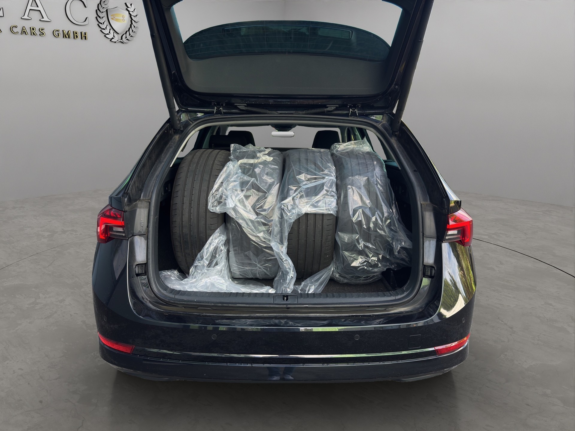 SKODA Octavia Combi 2.0 TDI DSG Style 4x4-image-15
