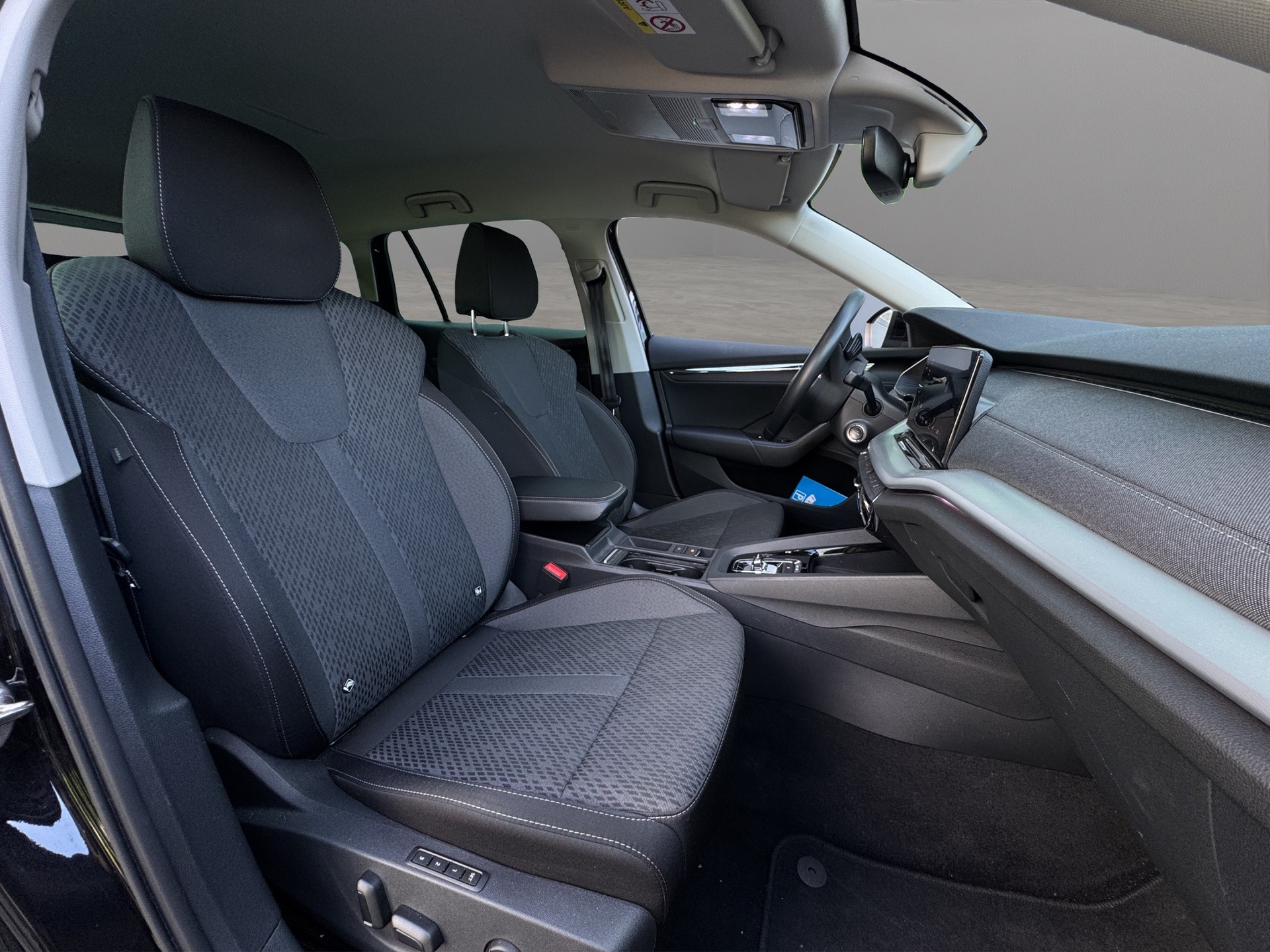 SKODA Octavia Combi 2.0 TDI DSG Style 4x4-image-13