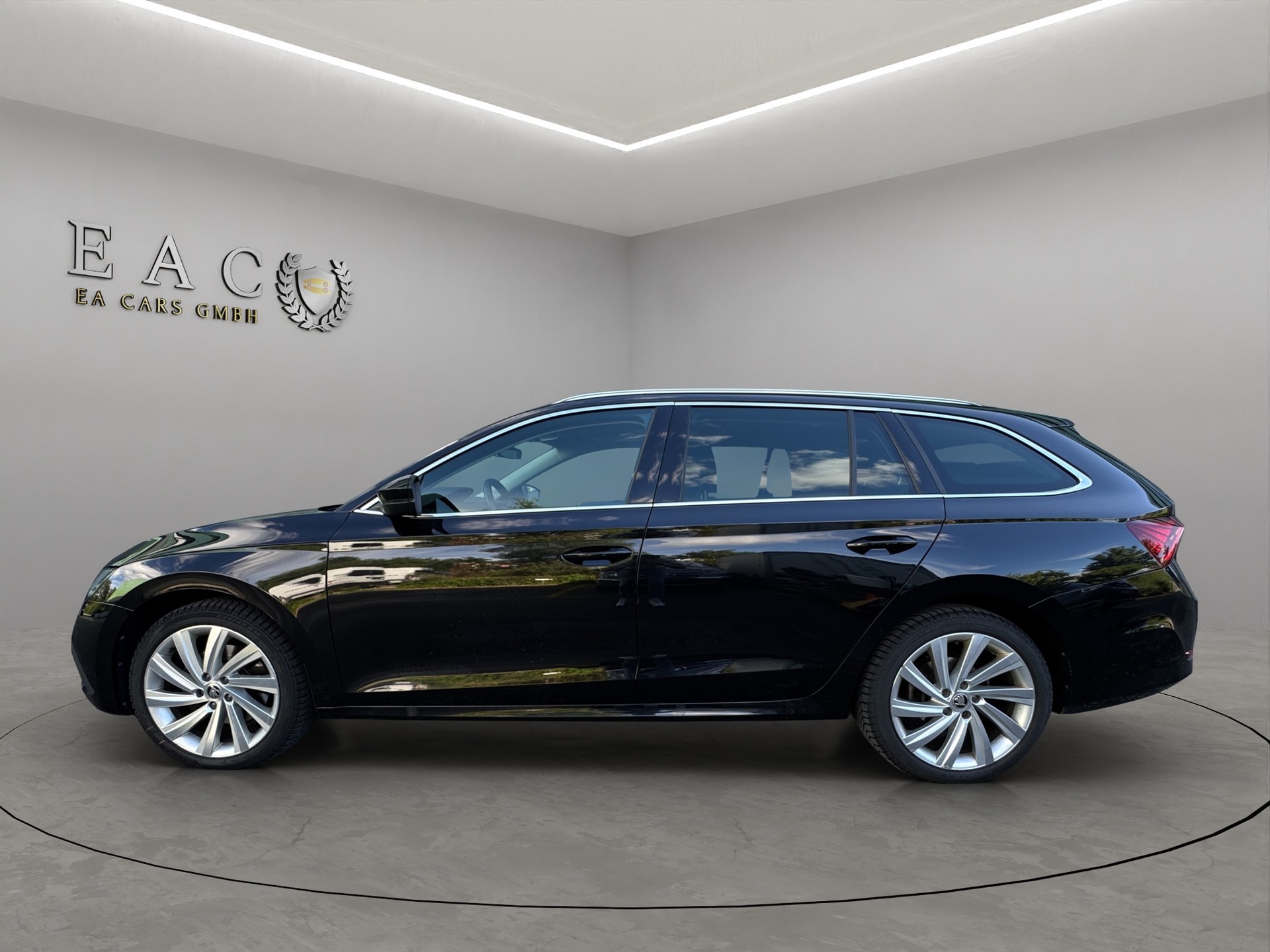 SKODA Octavia Combi 2.0 TDI DSG Style 4x4-showroom-element-1