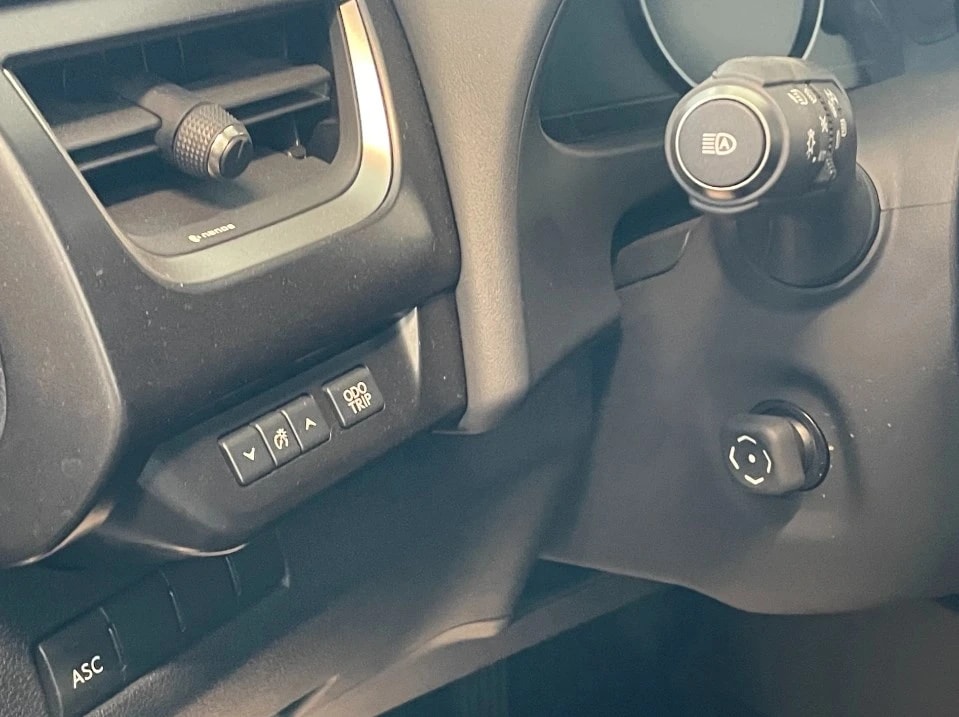 LEXUS UX 300e Excellence Automatic-image-15