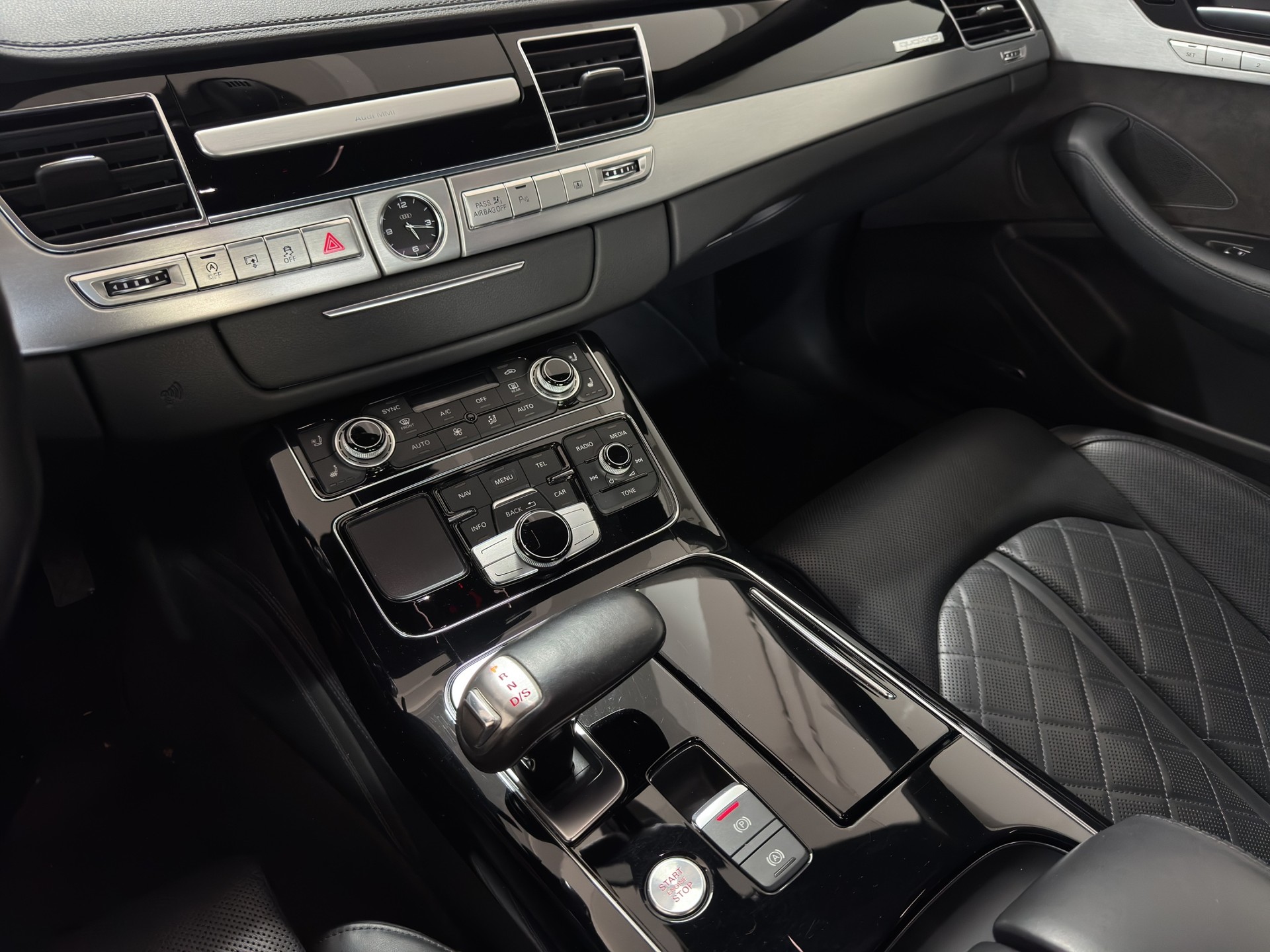 AUDI A8 3.0 V6 TDI quattro *Pano-Luftfederung-Bose*-image-12