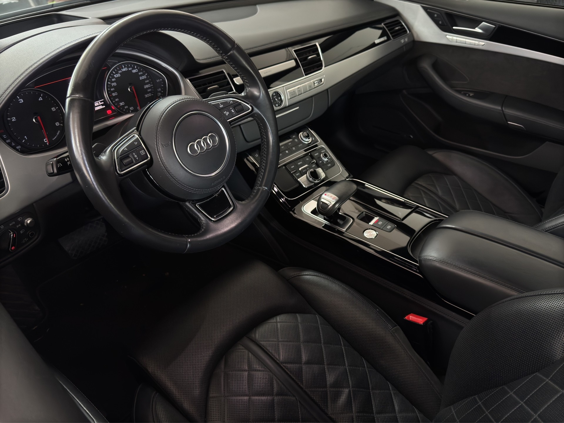AUDI A8 3.0 V6 TDI quattro *Pano-Luftfederung-Bose*-image-13