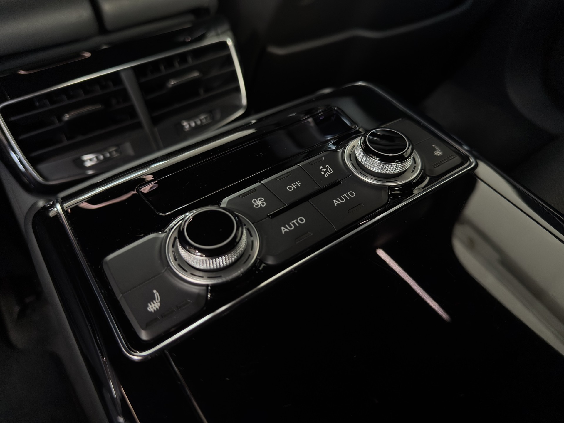 AUDI A8 3.0 V6 TDI quattro *Pano-Luftfederung-Bose*-image-17