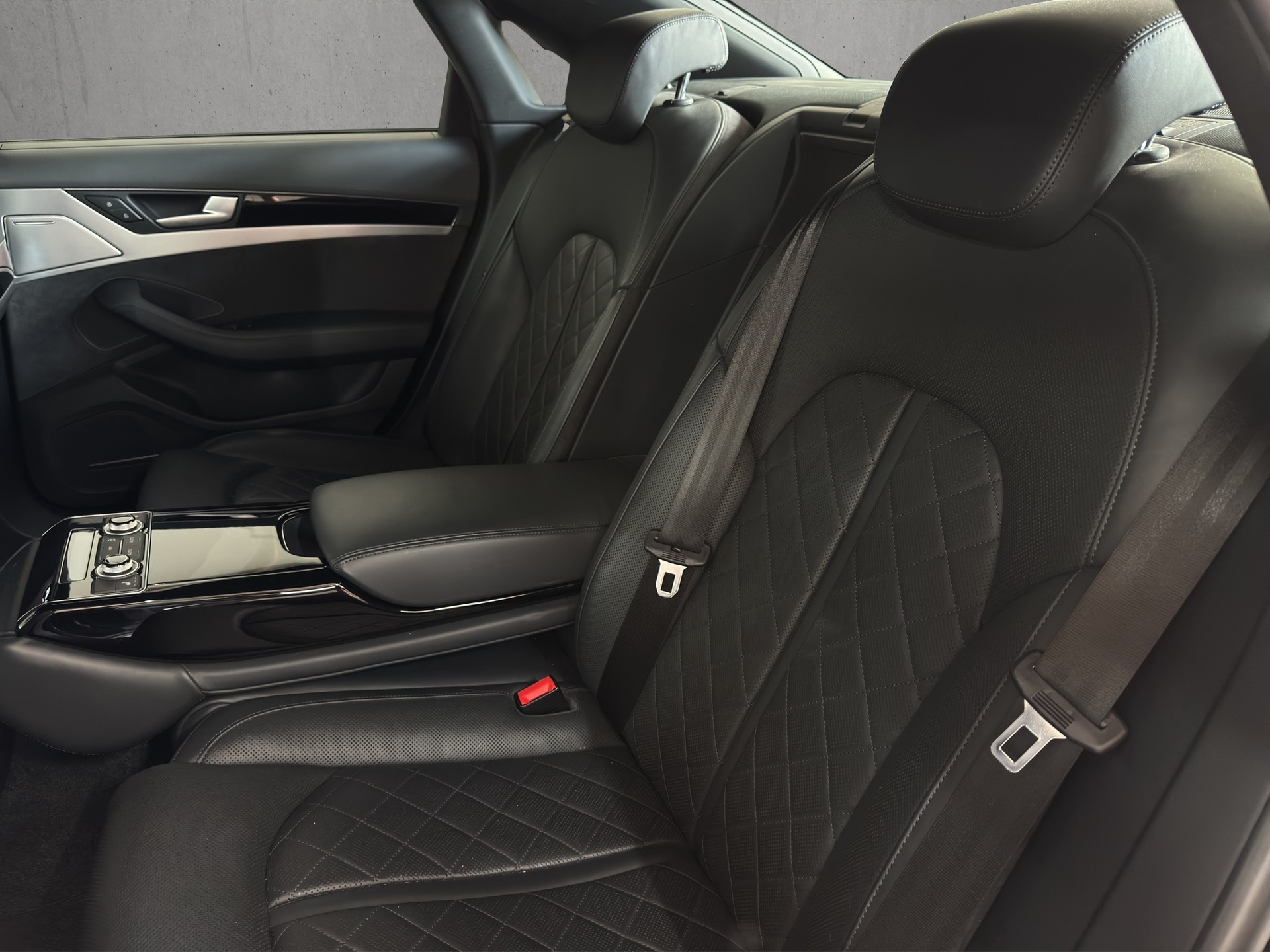 AUDI A8 3.0 V6 TDI quattro *Pano-Luftfederung-Bose*-image-6