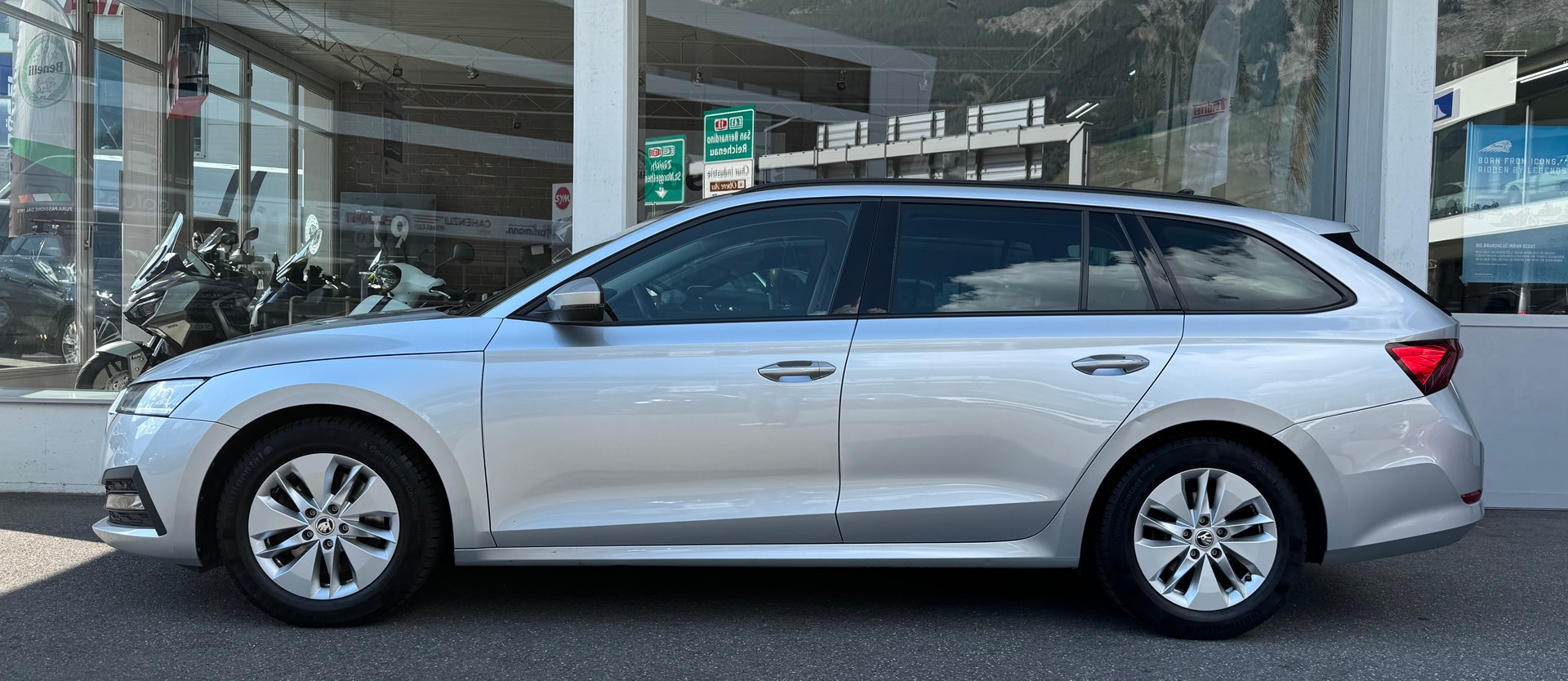 SKODA Octavia Combi 2.0 TDI DSG Ambition 4x4-showroom-element-2