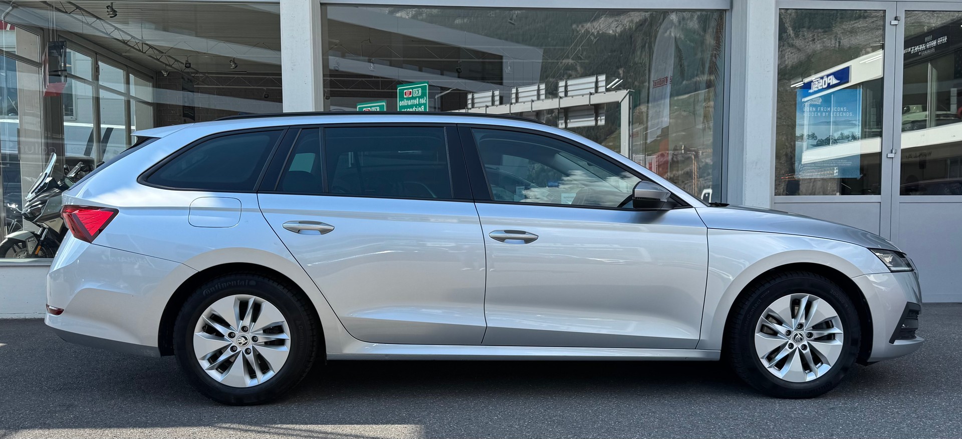 SKODA Octavia Combi 2.0 TDI DSG Ambition 4x4-showroom-element-1