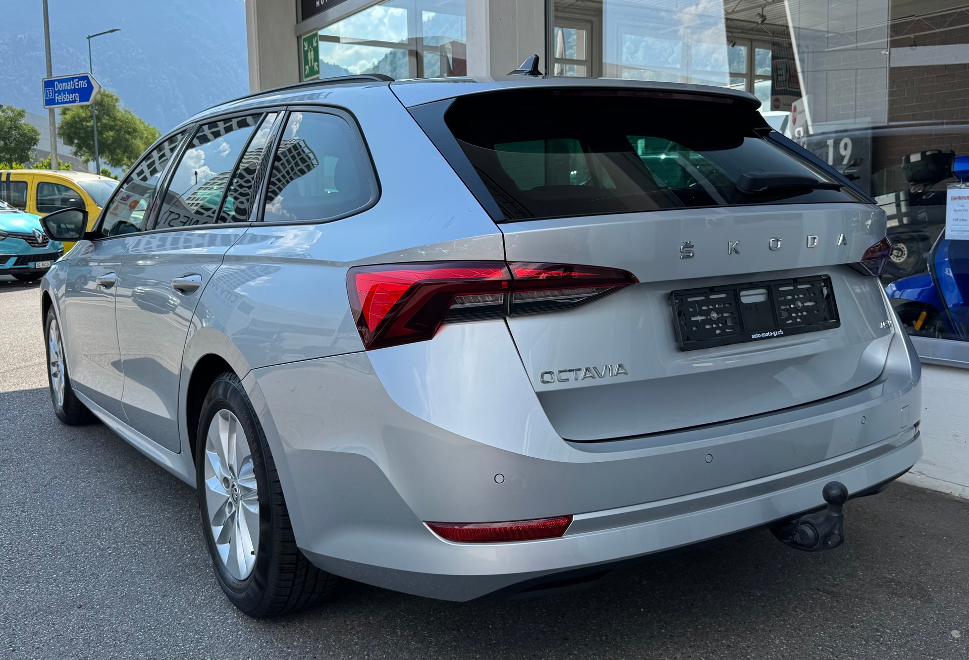 SKODA Octavia Combi 2.0 TDI DSG Ambition 4x4-showroom-element-3