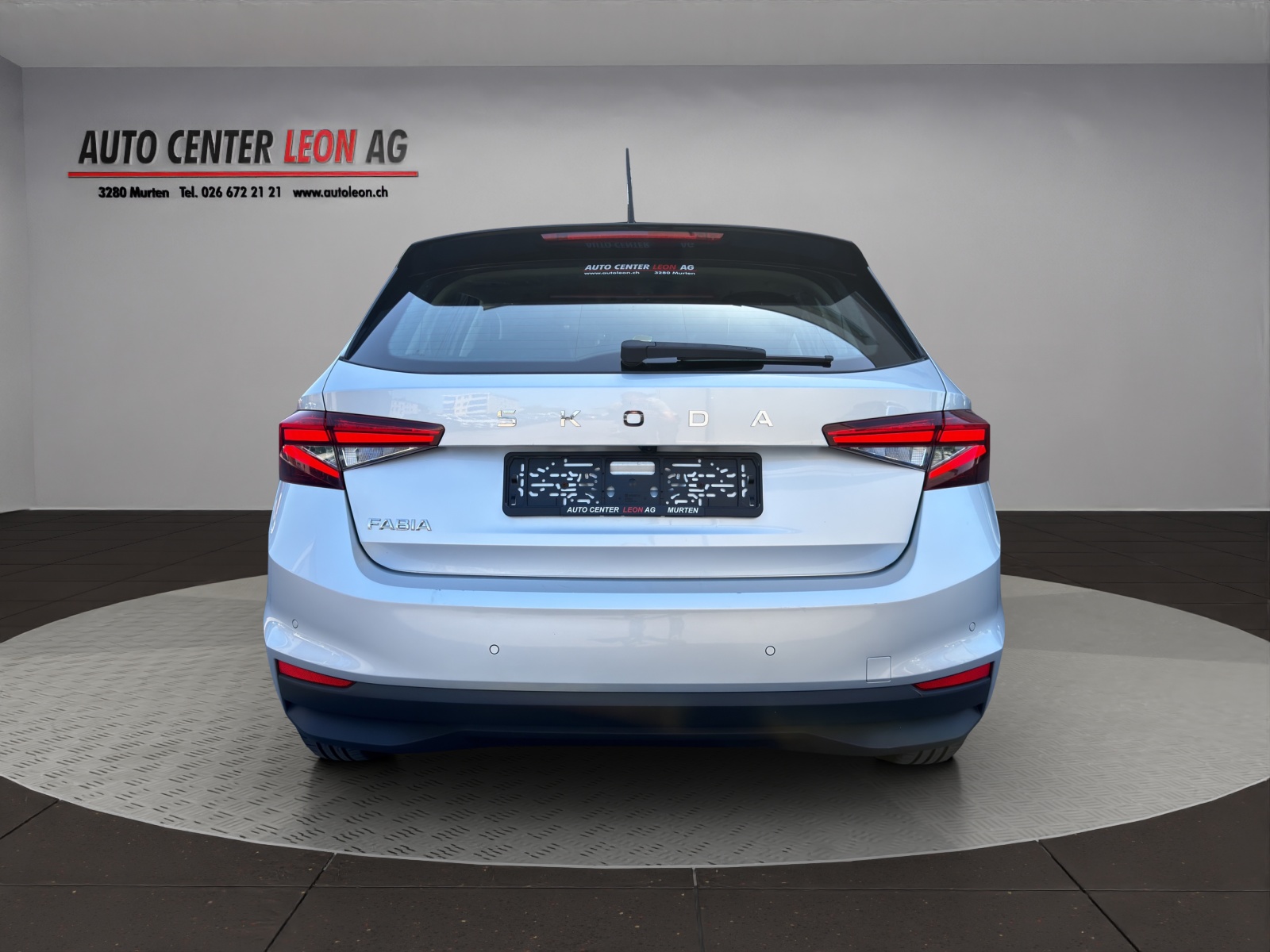 SKODA Fabia 1.0 MPI Young Edition-image-4