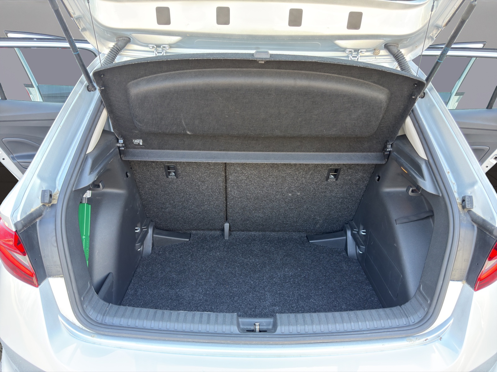 SKODA Fabia 1.0 MPI Young Edition-image-18