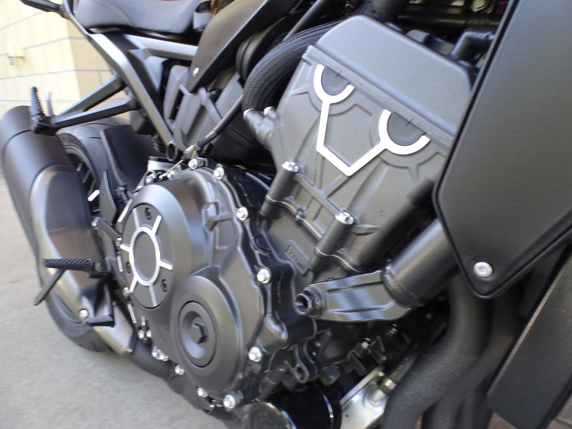 HONDA CB 1000 R Black Edition-image-13
