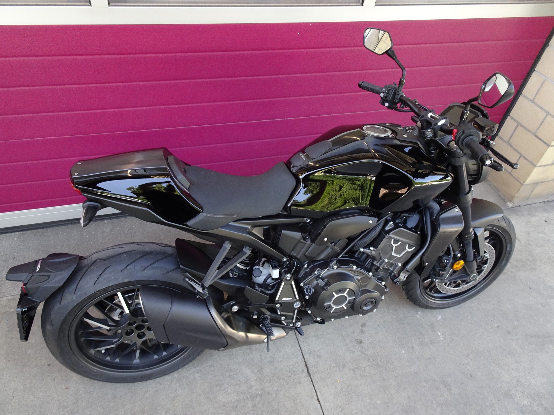 HONDA CB 1000 R Black Edition-image-14