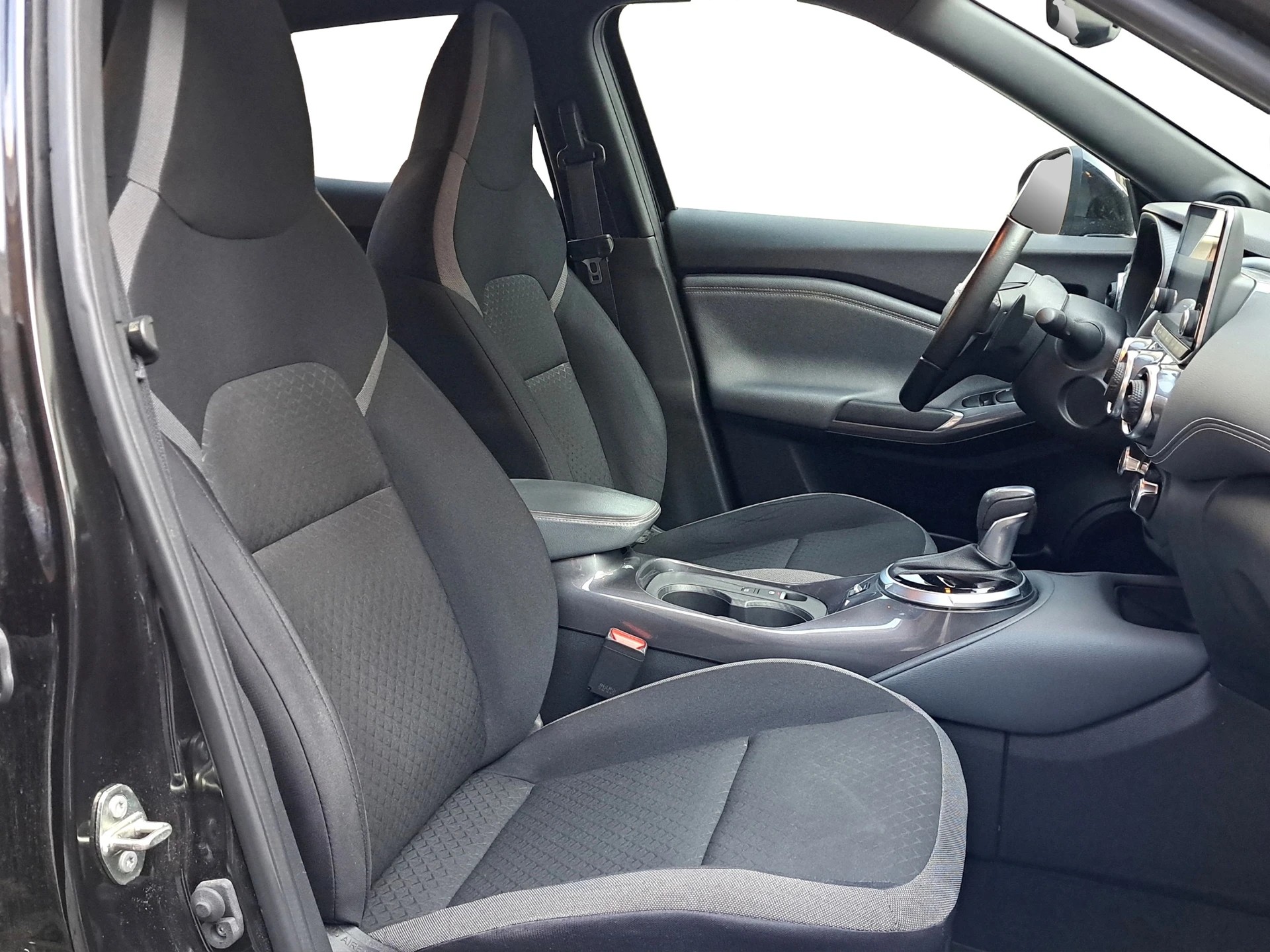 NISSAN Juke 1.0 DIG-T N-Connecta DCT-image-6