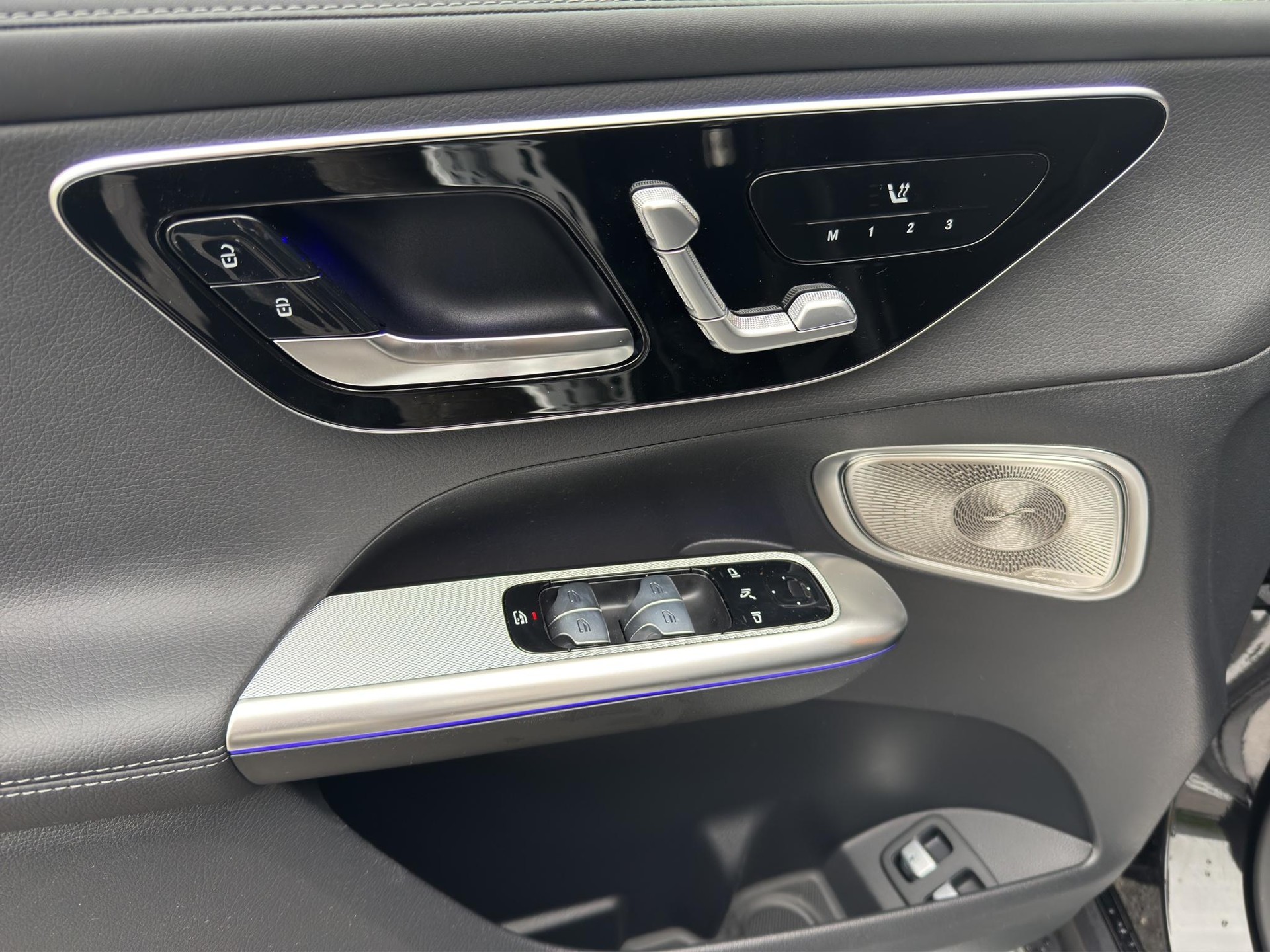MERCEDES-BENZ GLC 400 e EQ Star AMG Line 4matic-image-9