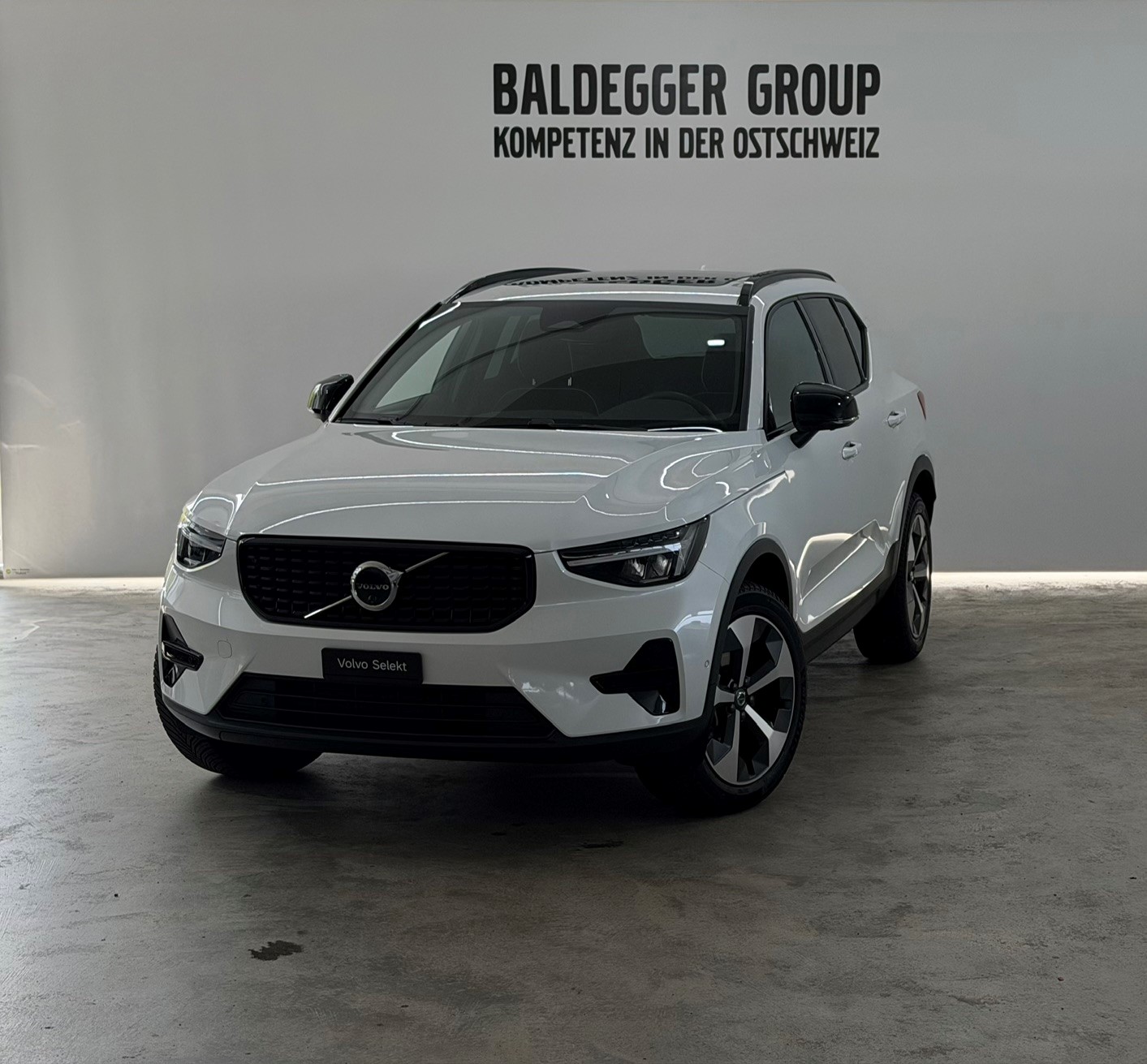 VOLVO XC40 2.0 B3 MH Plus Dark