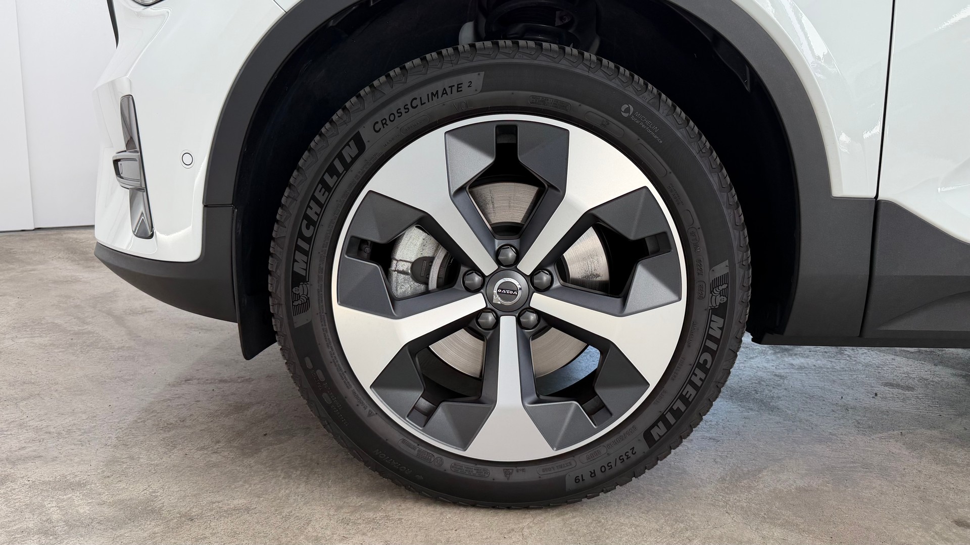 VOLVO XC40 2.0 B3 MH Plus Dark-image-8
