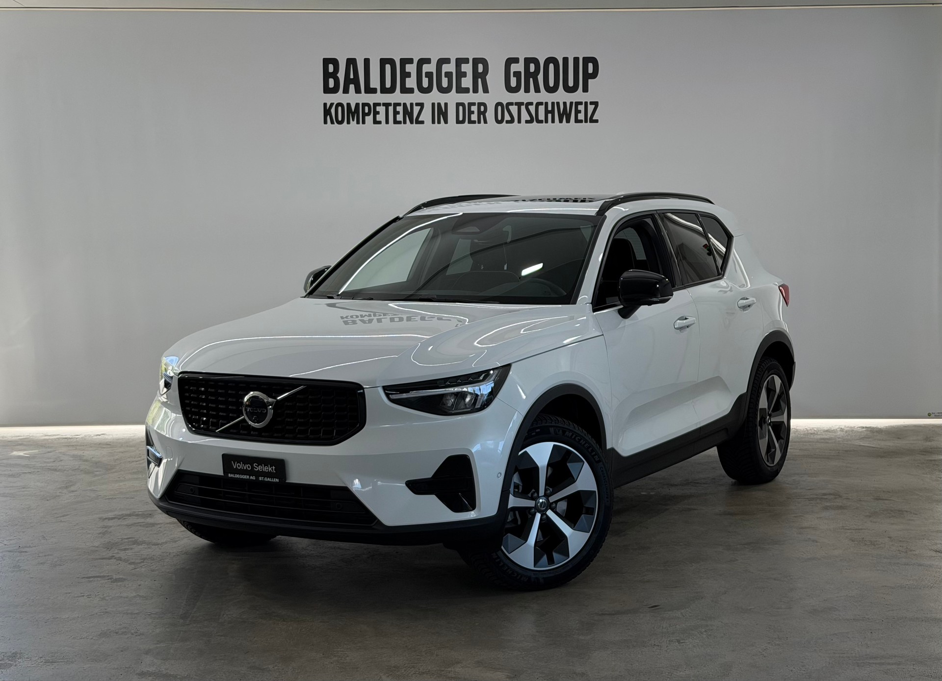 VOLVO XC40 2.0 B3 MH Plus Dark