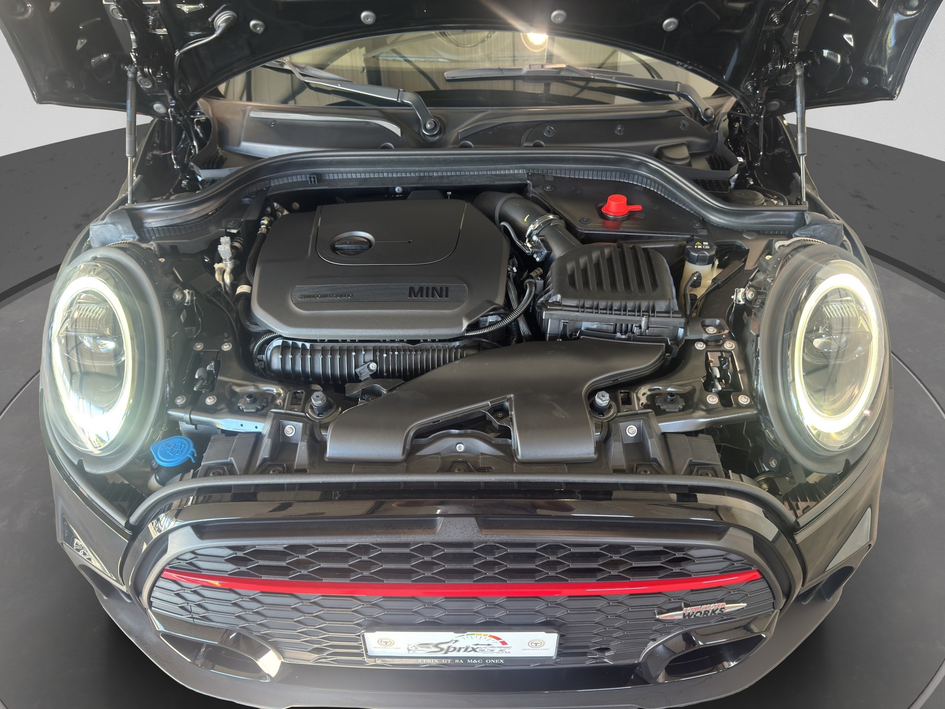 MINI Cooper John Cooper Works Cabriolet Steptronic-image-18
