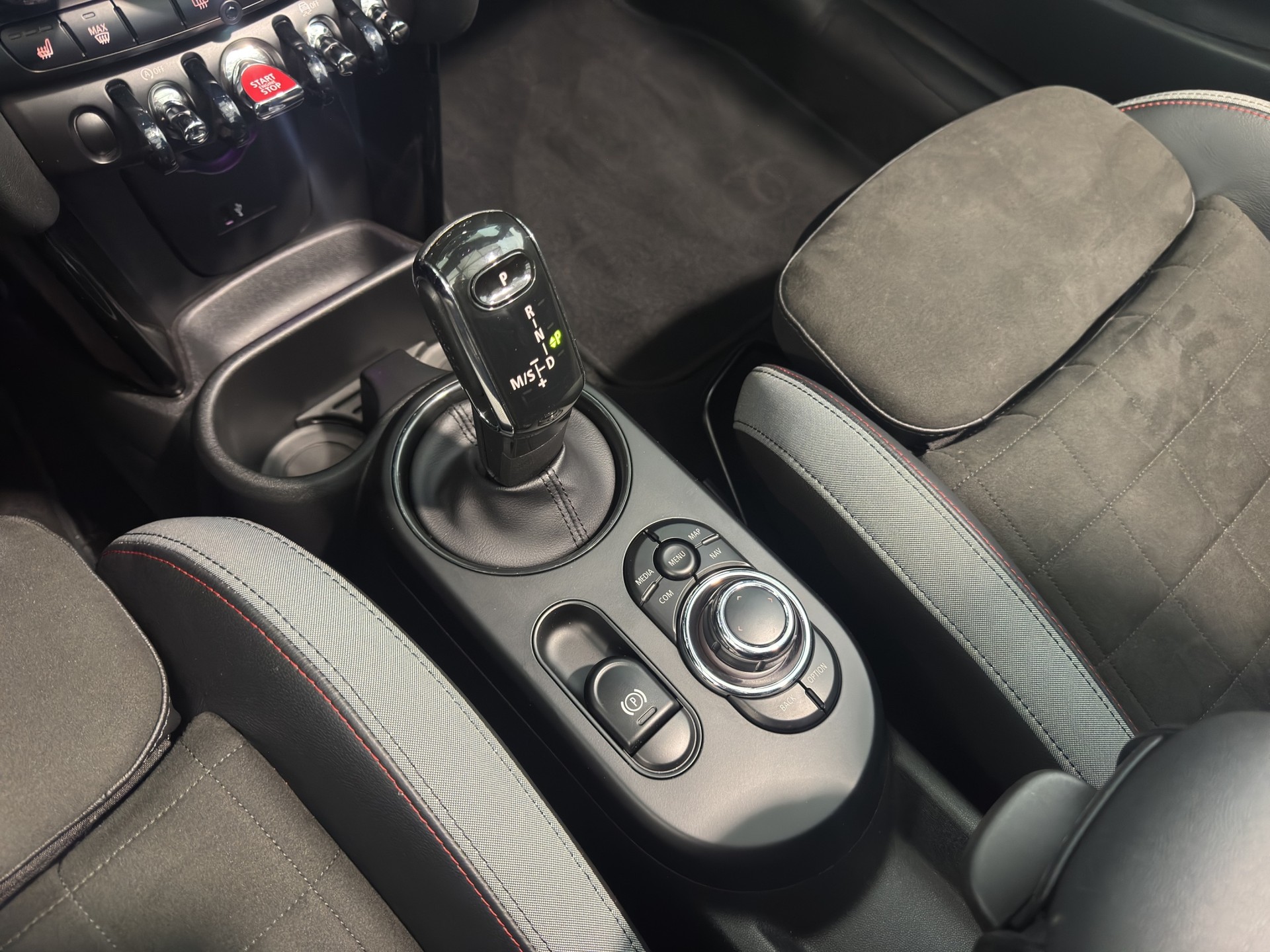 MINI Cooper John Cooper Works Cabriolet Steptronic-image-12
