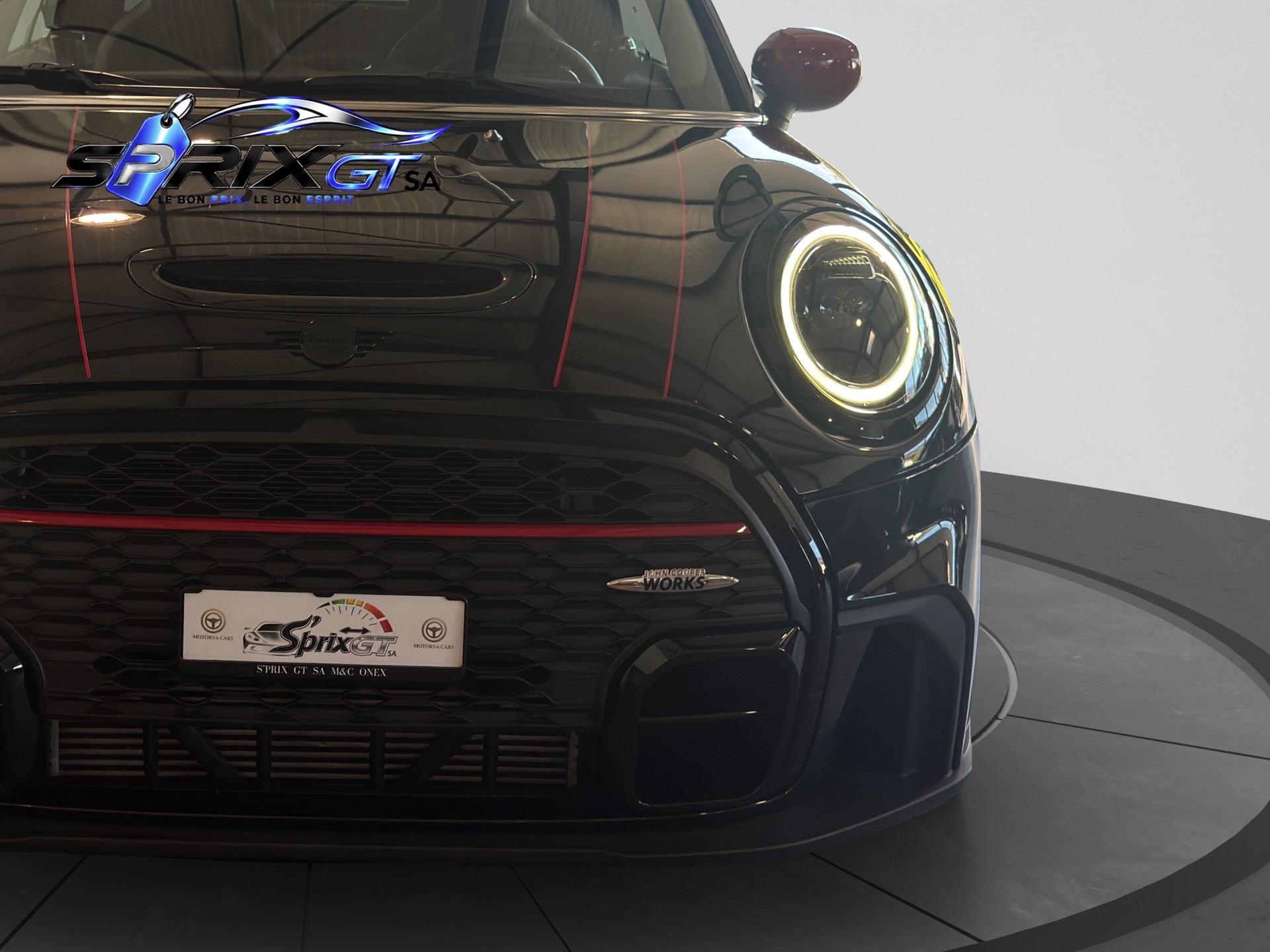 MINI Cooper John Cooper Works Cabriolet Steptronic-image-5
