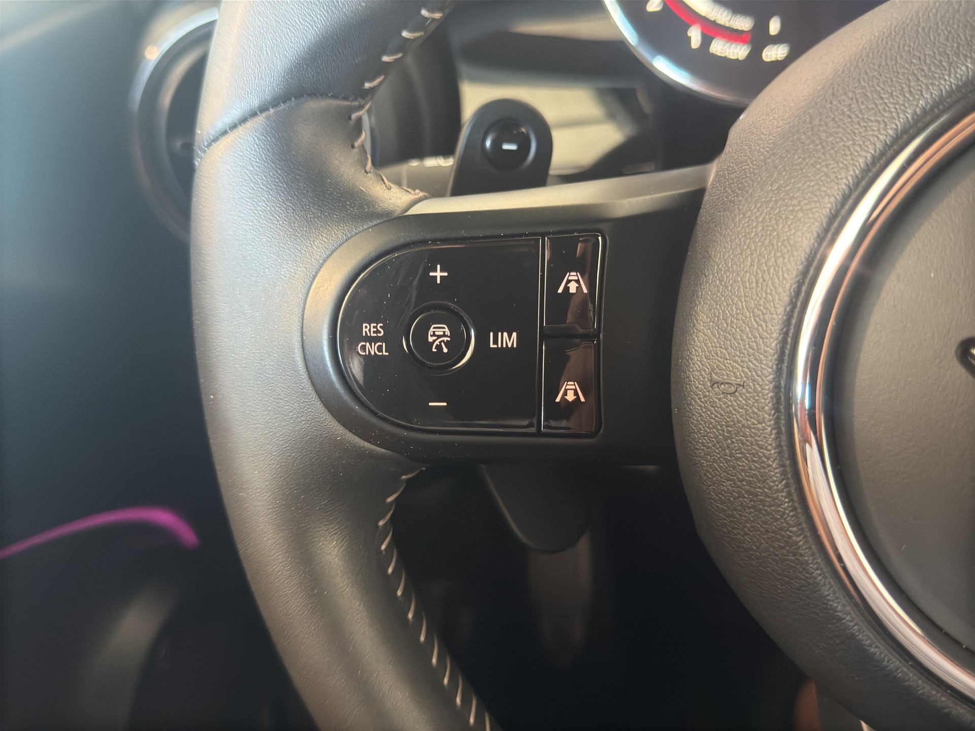 MINI Cooper John Cooper Works Cabriolet Steptronic-image-21